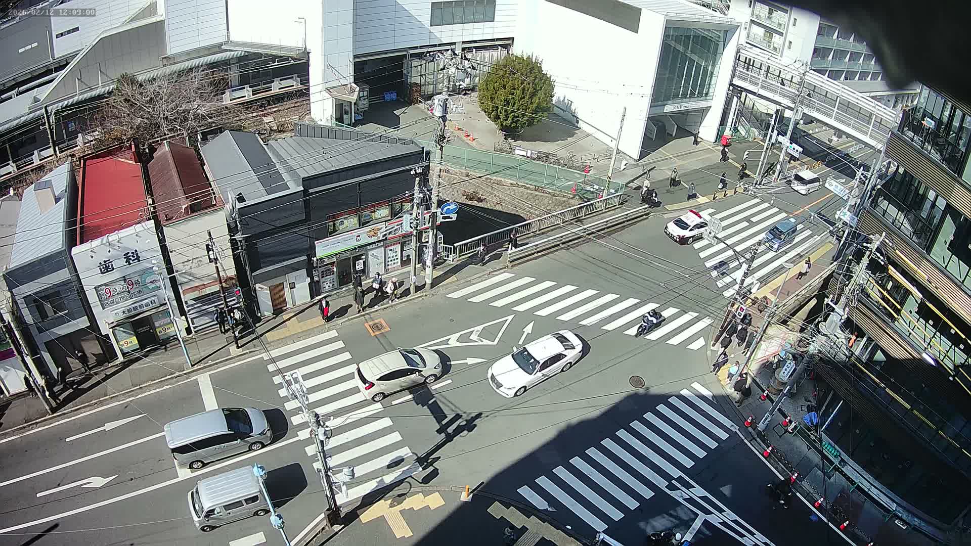 Kanagawa, Kamakura, Ofuna JR Train Station & Shochiku Street / Kanagawa Prefectural Rte 203 Junction ( 神奈川・鎌倉・大船 JR駅＆松竹通り／神奈川県道203ジャンクション )  Live Cam - 1 Chome, Ofuna, Kamakura, Kanagawa, Kanto, Honshu, Japan