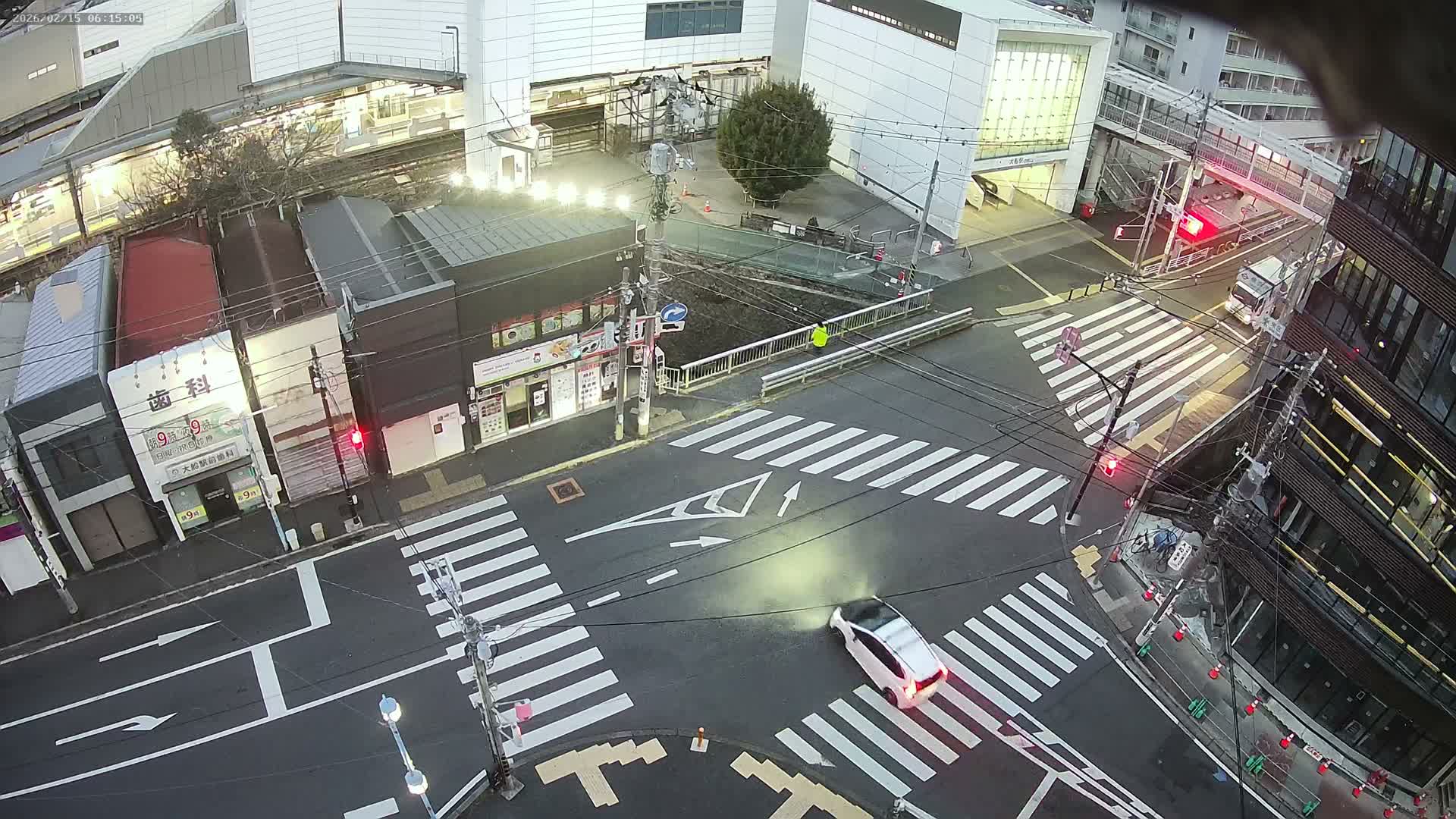 Kanagawa, Kamakura, Ofuna JR Train Station & Shochiku Street / Kanagawa Prefectural Rte 203 Junction ( 神奈川・鎌倉・大船 JR駅＆松竹通り／神奈川県道203ジャンクション )  Live Cam - 1 Chome, Ofuna, Kamakura, Kanagawa, Kanto, Honshu, Japan