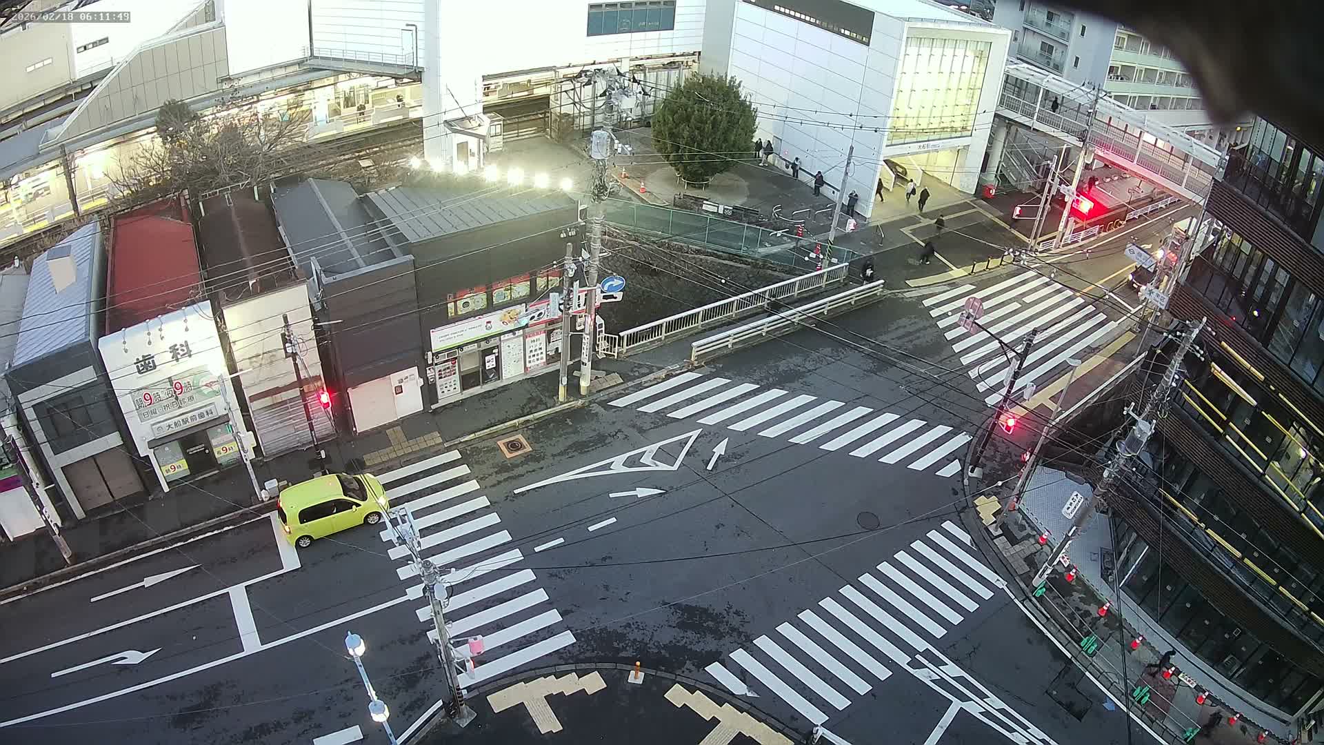 Kanagawa, Kamakura, Ofuna JR Train Station & Shochiku Street / Kanagawa Prefectural Rte 203 Junction ( 神奈川・鎌倉・大船 JR駅＆松竹通り／神奈川県道203ジャンクション )  Live Cam - 1 Chome, Ofuna, Kamakura, Kanagawa, Kanto, Honshu, Japan