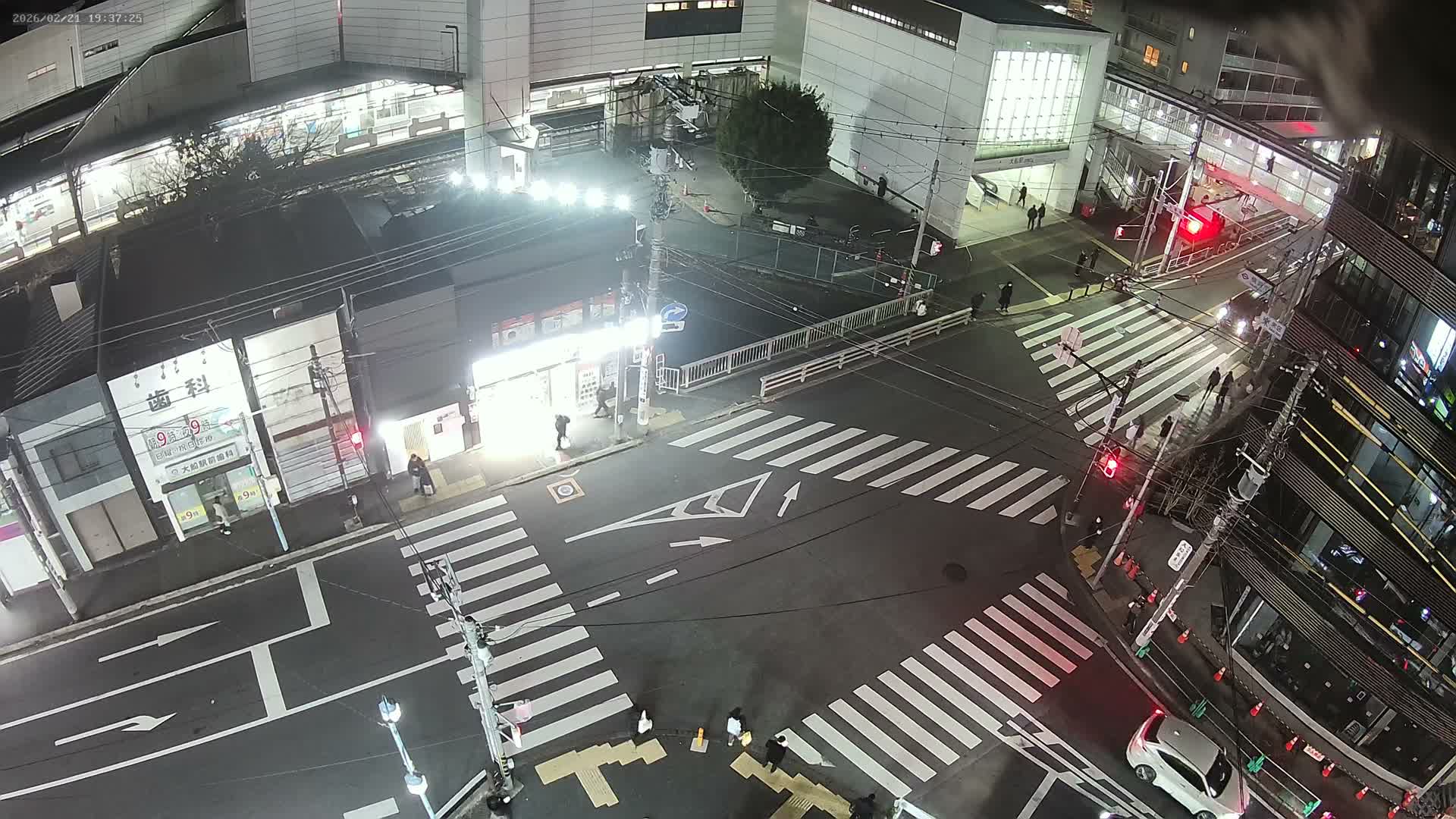 Kanagawa, Kamakura, Ofuna JR Train Station & Shochiku Street / Kanagawa Prefectural Rte 203 Junction ( 神奈川・鎌倉・大船 JR駅＆松竹通り／神奈川県道203ジャンクション )  Live Cam - 1 Chome, Ofuna, Kamakura, Kanagawa, Kanto, Honshu, Japan