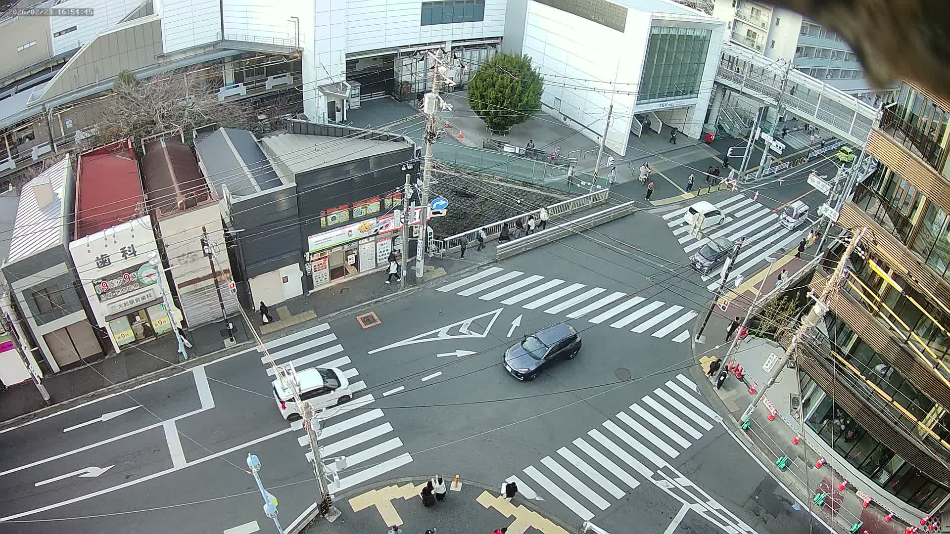 Kanagawa, Kamakura, Ofuna JR Train Station & Shochiku Street / Kanagawa Prefectural Rte 203 Junction ( 神奈川・鎌倉・大船 JR駅＆松竹通り／神奈川県道203ジャンクション )  Live Cam - 1 Chome, Ofuna, Kamakura, Kanagawa, Kanto, Honshu, Japan