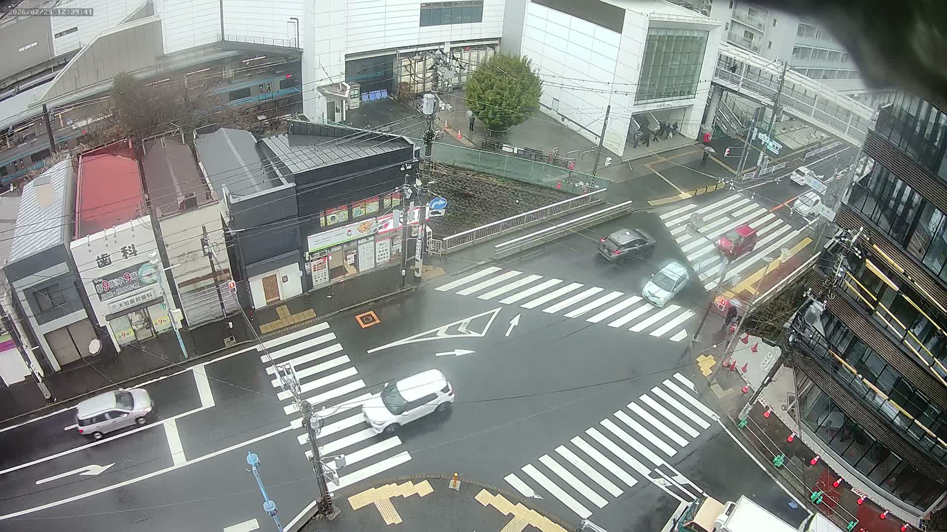 Kanagawa, Kamakura, Ofuna JR Train Station & Shochiku Street / Kanagawa Prefectural Rte 203 Junction ( 神奈川・鎌倉・大船 JR駅＆松竹通り／神奈川県道203ジャンクション )  Live Cam - 1 Chome, Ofuna, Kamakura, Kanagawa, Kanto, Honshu, Japan