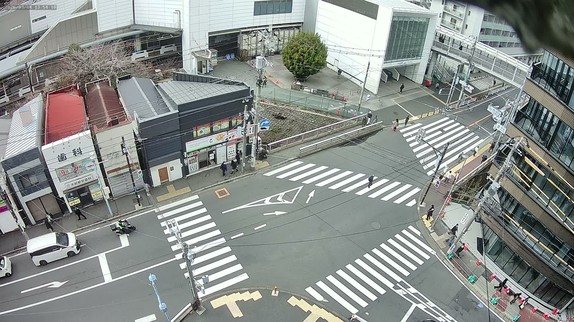 Kanagawa, Kamakura, Ofuna JR Train Station & Shochiku Street / Kanagawa Prefectural Rte 203 Junction ( 神奈川・鎌倉・大船 JR駅＆松竹通り／神奈川県道203ジャンクション )  Live Cam - 1 Chome, Ofuna, Kamakura, Kanagawa, Kanto, Honshu, Japan