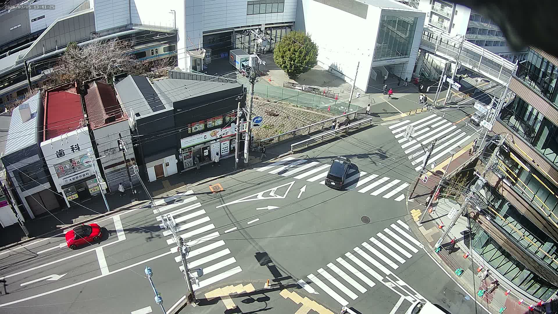 Kanagawa, Kamakura, Ofuna JR Train Station & Shochiku Street / Kanagawa Prefectural Rte 203 Junction ( 神奈川・鎌倉・大船 JR駅＆松竹通り／神奈川県道203ジャンクション )  Live Cam - 1 Chome, Ofuna, Kamakura, Kanagawa, Kanto, Honshu, Japan