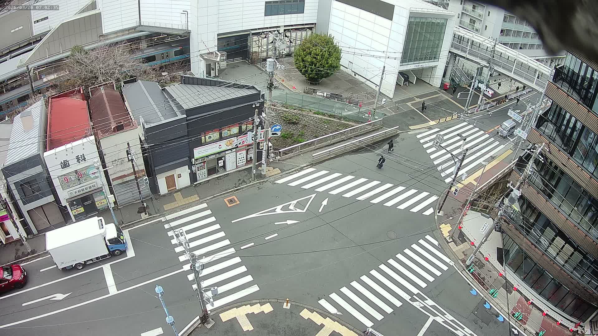 Kanagawa, Kamakura, Ofuna JR Train Station & Shochiku Street / Kanagawa Prefectural Rte 203 Junction ( 神奈川・鎌倉・大船 JR駅＆松竹通り／神奈川県道203ジャンクション )  Live Cam - 1 Chome, Ofuna, Kamakura, Kanagawa, Kanto, Honshu, Japan