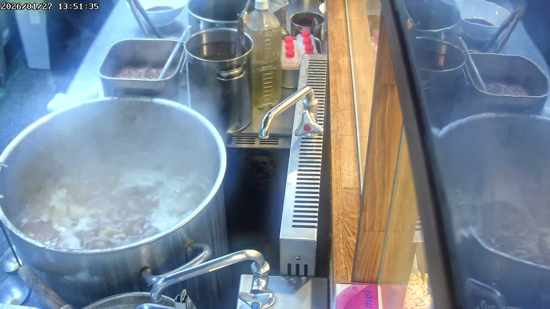 Saitama, Kawaguchi, Ramen Hyakuninriki Japanese Ramen Kitchen ( 埼玉・川口・ラーメン百人力 日本のラーメンキッチン ) Live Cam - 3 Chome, Namiki, Kawaguchi, Saitama, Kantō, Honshu, Japan