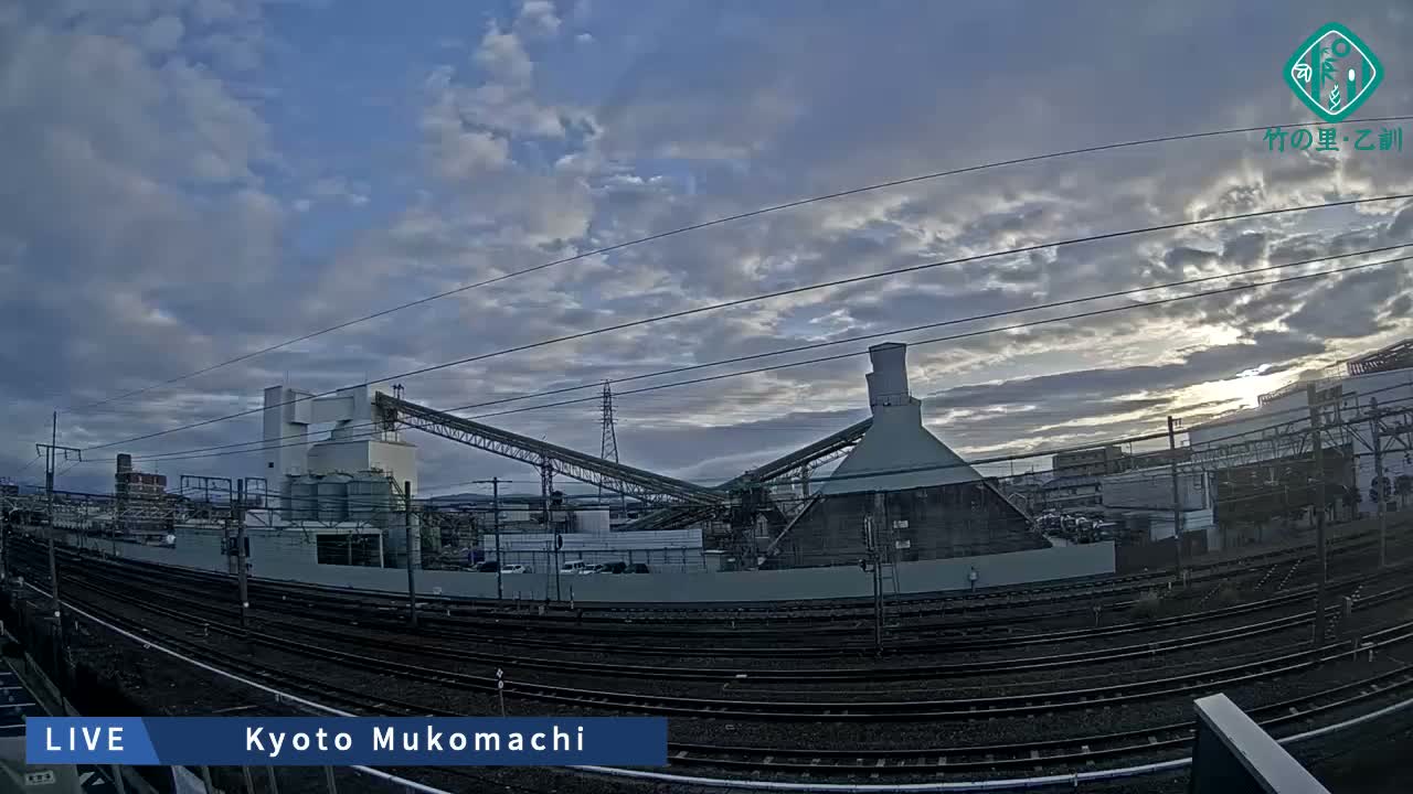 Kyoto, Muko ,JR Kyoto-Mukomashi Railway Crossing & Kuzenakakuzecho, Minami Industrial Zone ( 京都府・向日市・JR京都向日市鉄道道路・久前仲世町・南工業地帯 ) Live Cam  - Uryu, Teradocho, Muko, Kyoto, Kyōto, Kansai, Japan