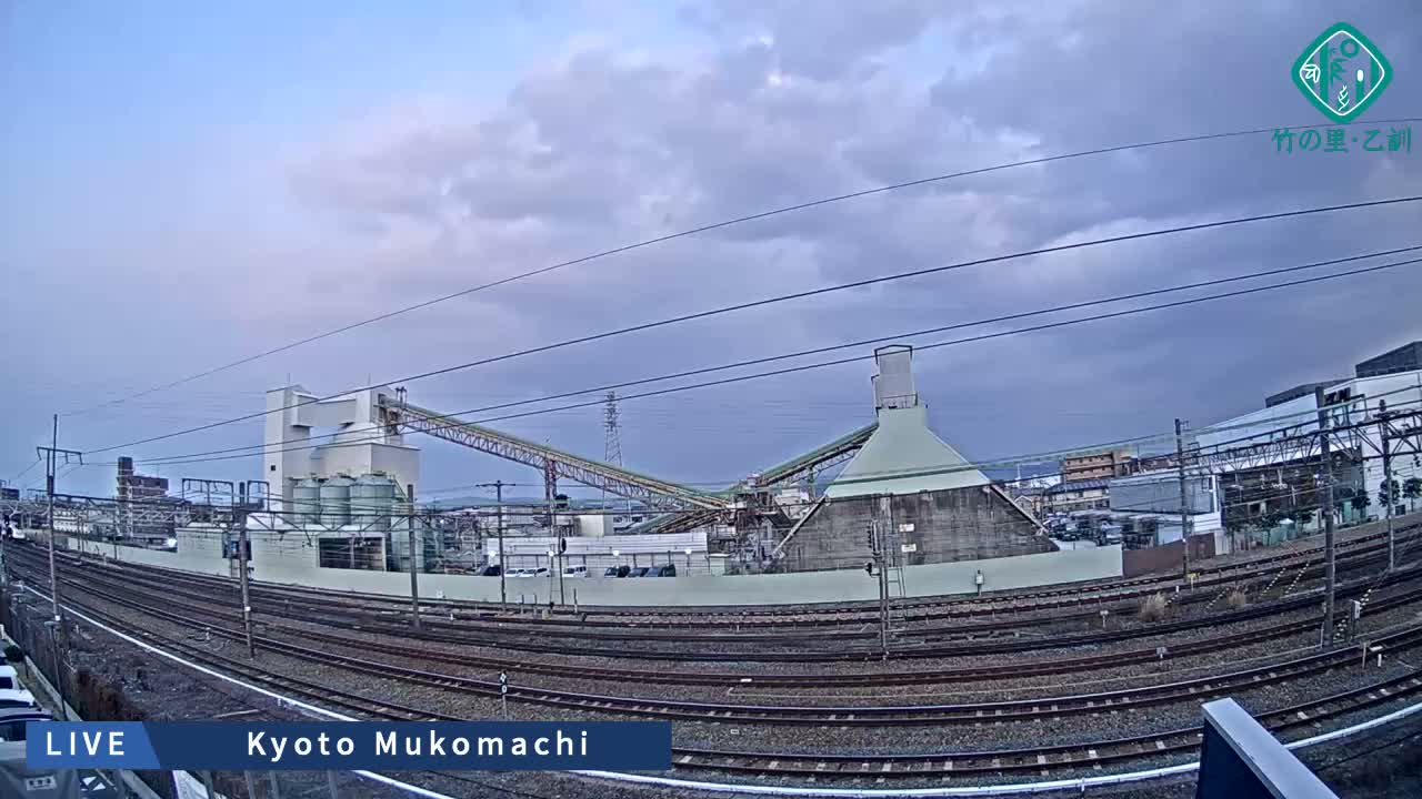 Kyoto, Muko ,JR Kyoto-Mukomashi Railway Crossing & Kuzenakakuzecho, Minami Industrial Zone ( 京都府・向日市・JR京都向日市鉄道道路・久前仲世町・南工業地帯 ) Live Cam  - Uryu, Teradocho, Muko, Kyoto, Kyōto, Kansai, Japan