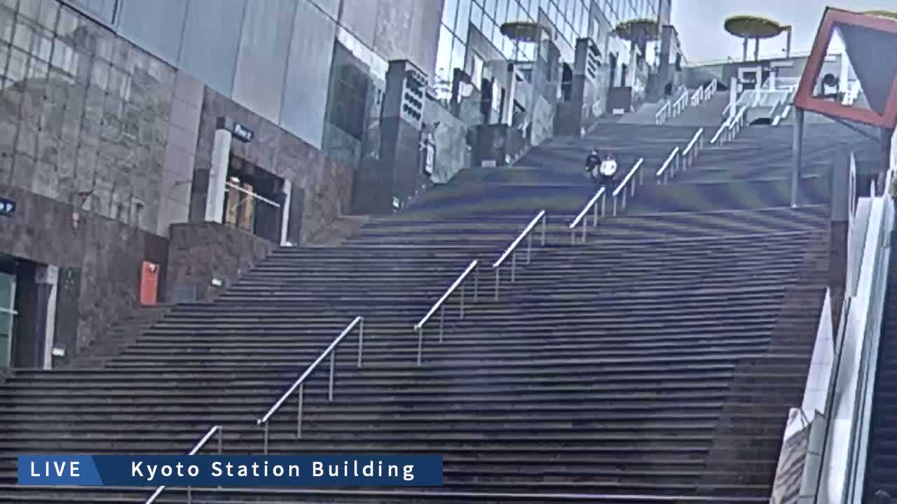 Kyoto Station Grand Staircase ( 京都駅大階段 ) Live Cam - Higashishiokoji Kamadonocho, Shimogyo, Kyoto, Kyōto, Kansai, Japan