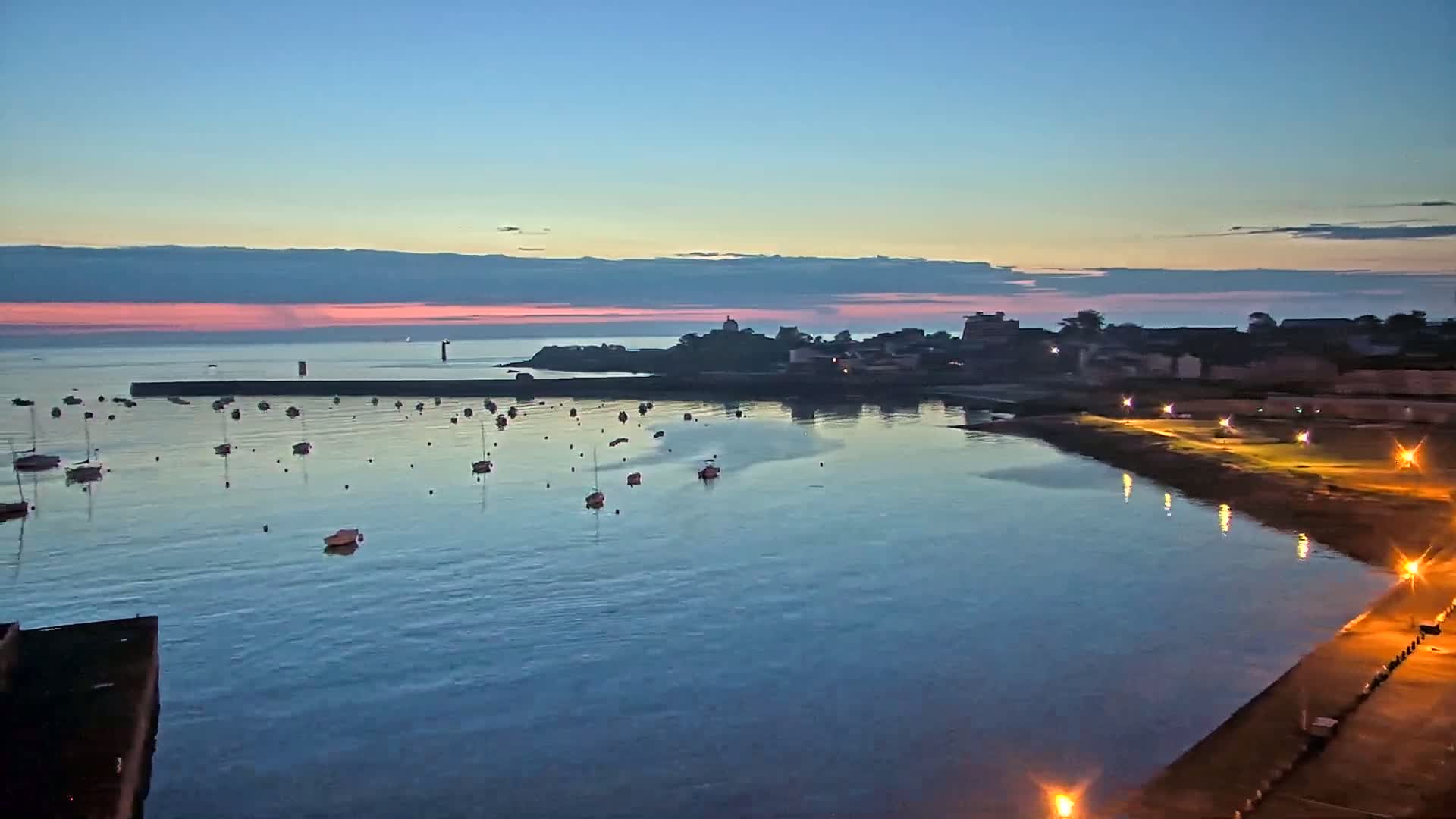 Roscoff City Port & Beach Live Cam - Morlaix, Finistère, Bretagne, France