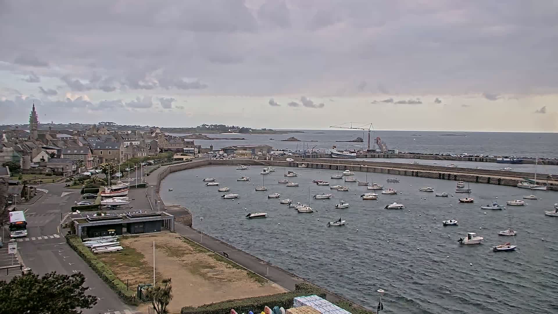Roscoff City Port & Beach Live Cam - Morlaix, Finistère, Bretagne, France