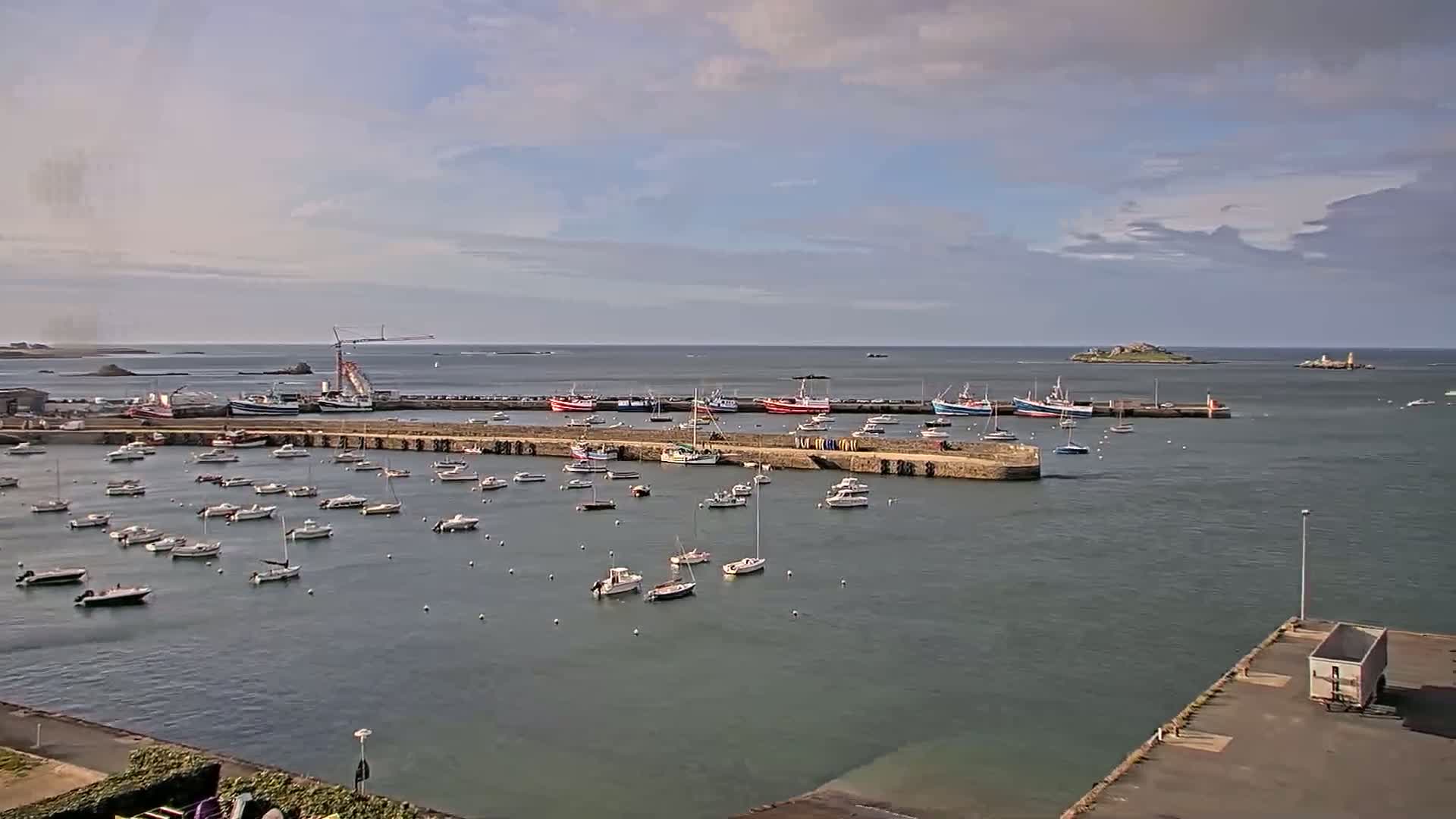 Roscoff City Port & Beach Live Cam - Morlaix, Finistère, Bretagne, France