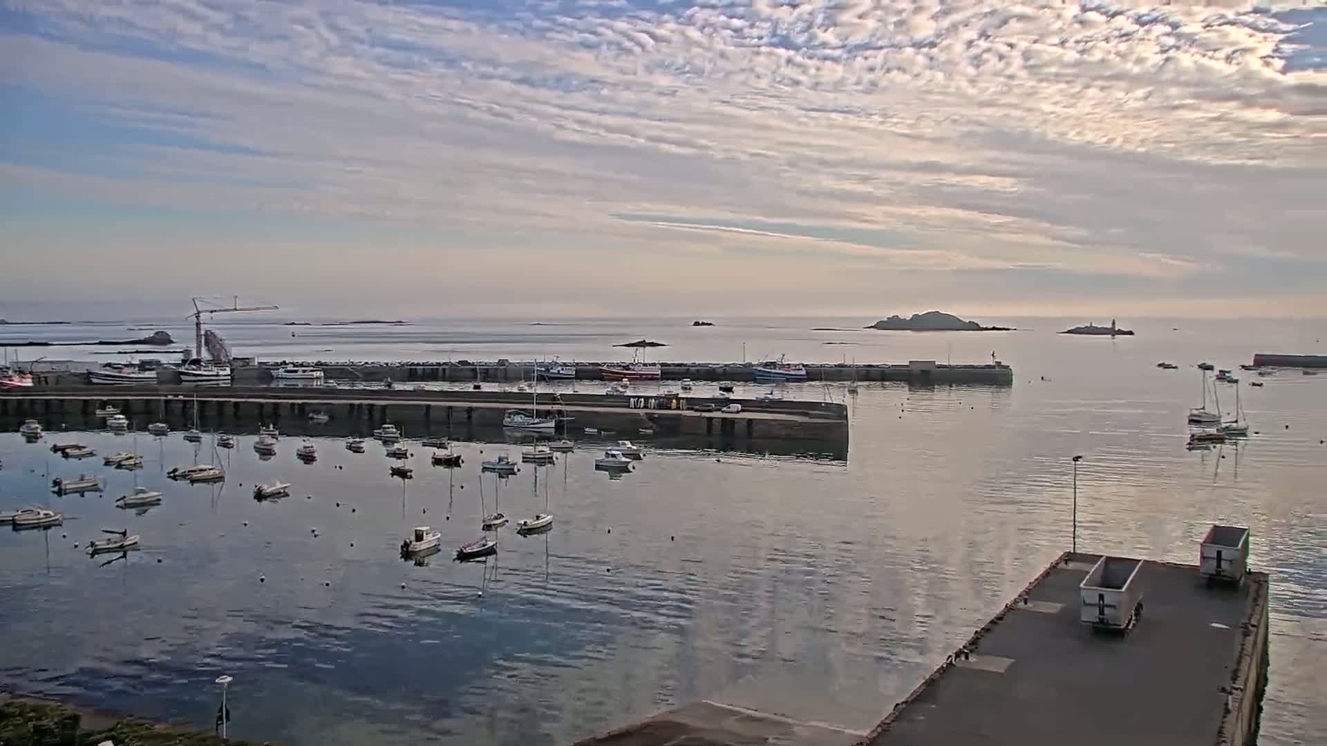Roscoff City Port & Beach Live Cam - Morlaix, Finistère, Bretagne, France