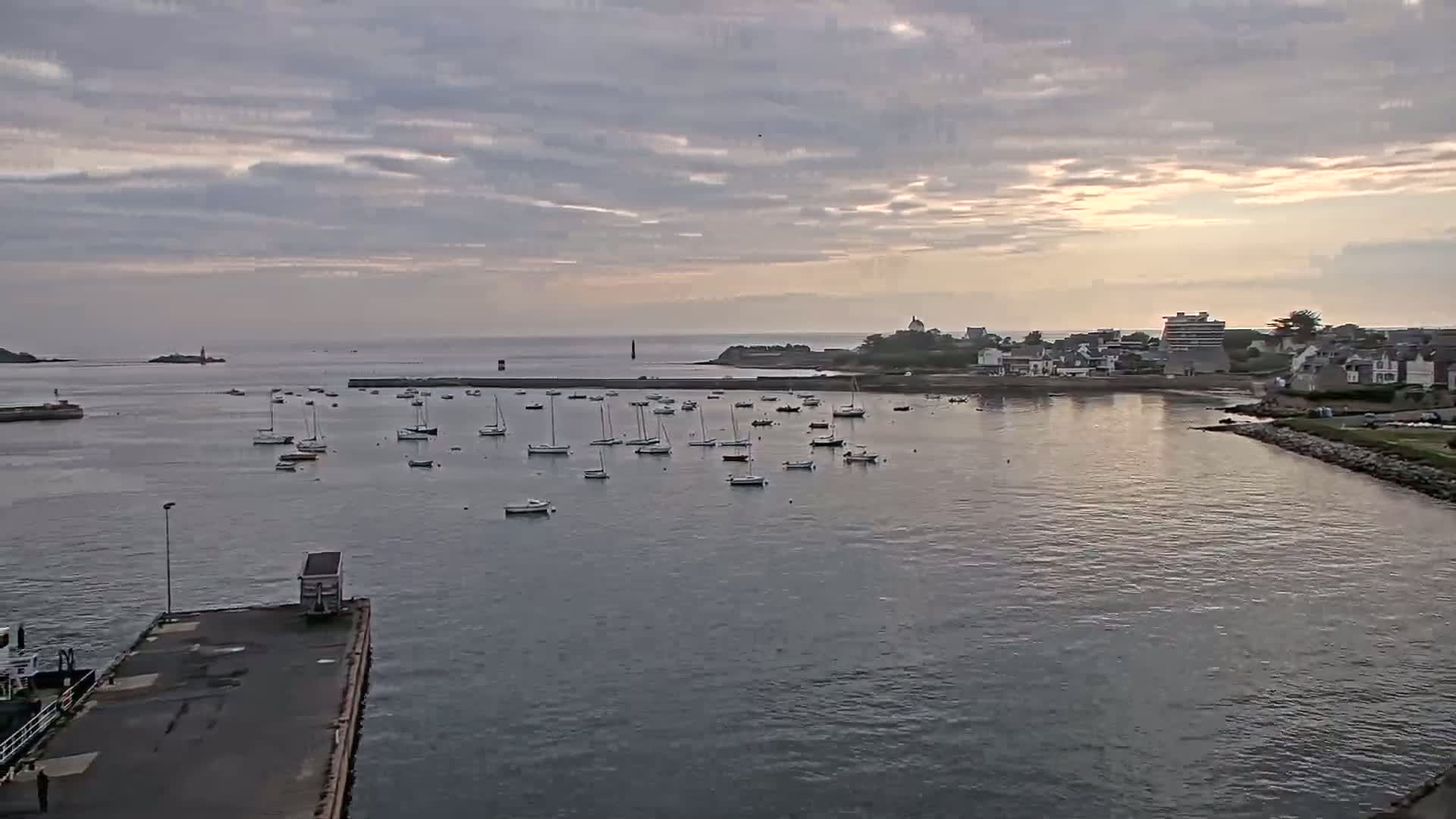Roscoff City Port & Beach Live Cam - Morlaix, Finistère, Bretagne, France