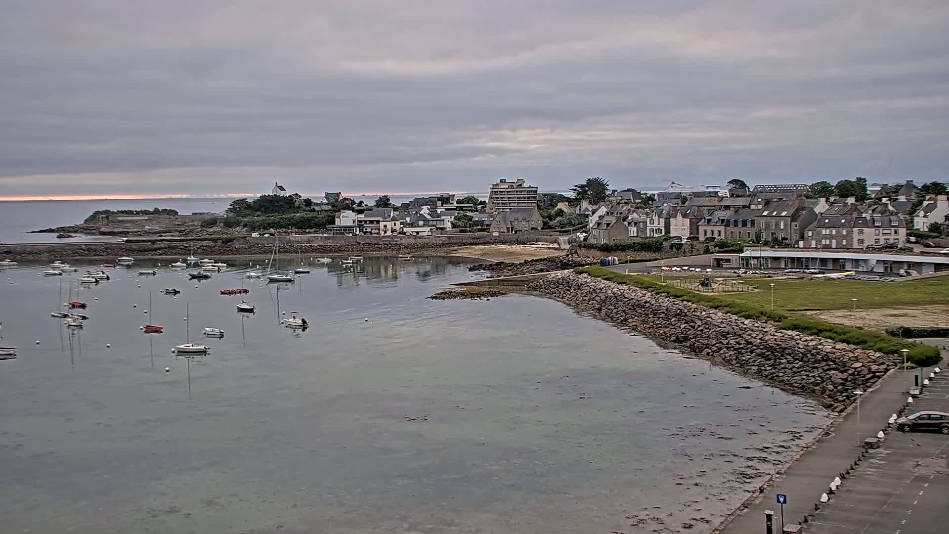 Roscoff City Port & Beach Live Cam - Morlaix, Finistère, Bretagne, France