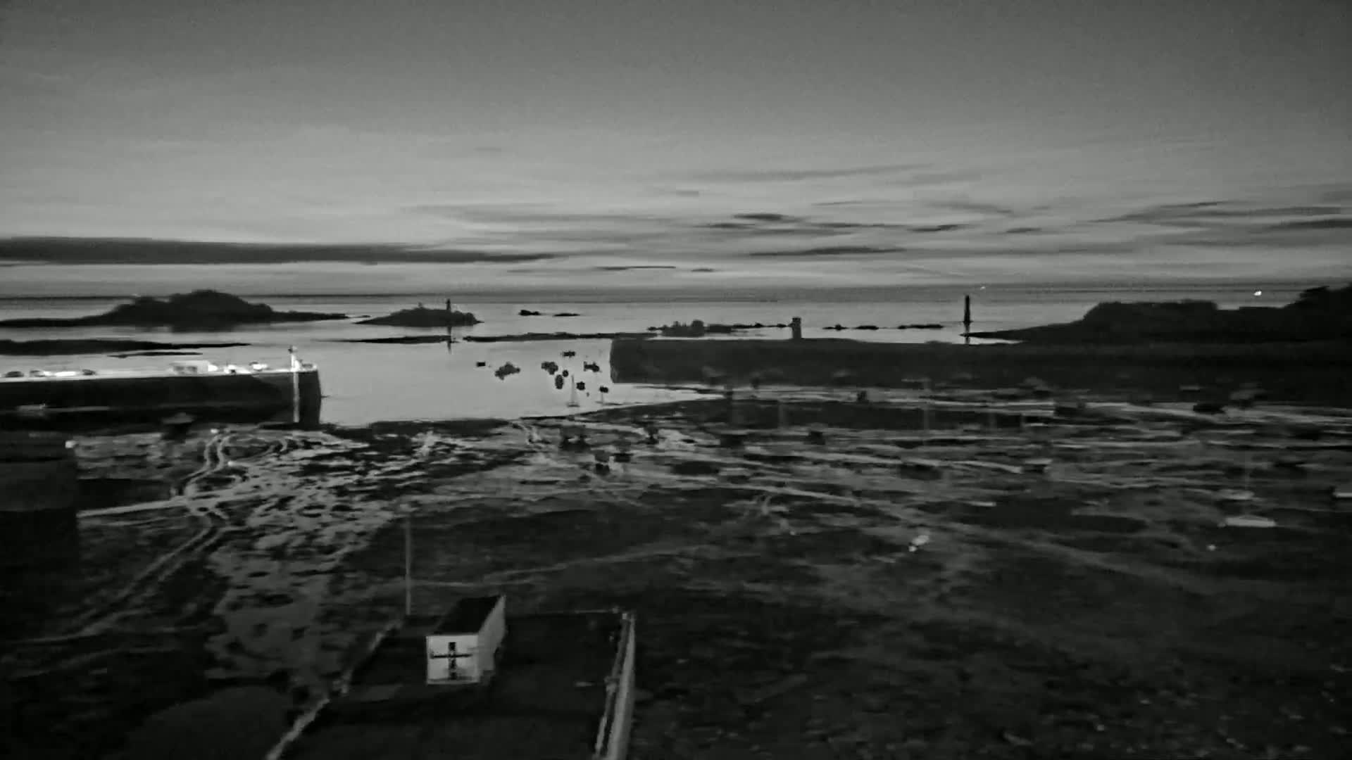 Roscoff City Port & Beach Live Cam - Morlaix, Finistère, Bretagne, France