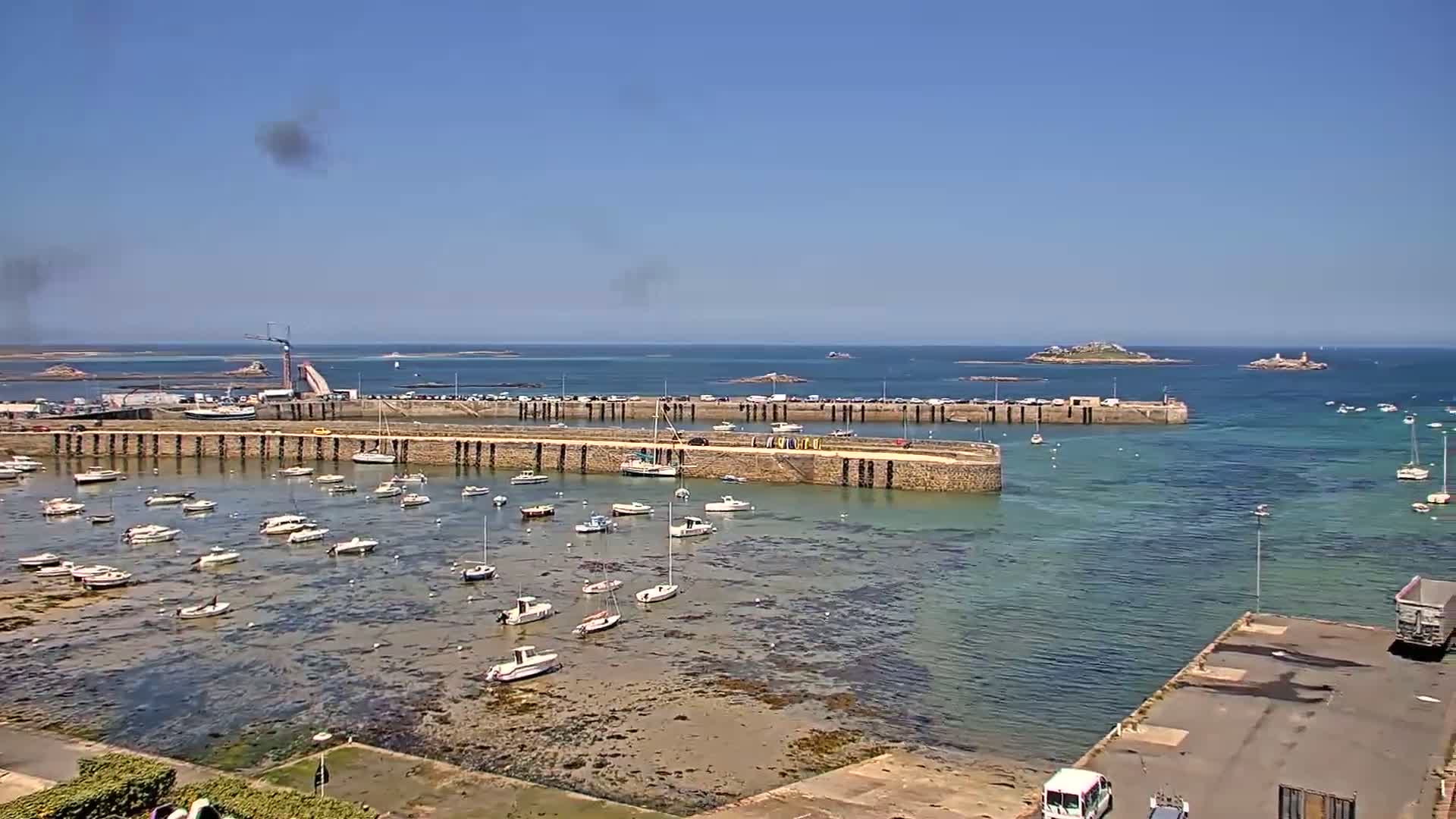 Roscoff City Port & Beach Live Cam - Morlaix, Finistère, Bretagne, France