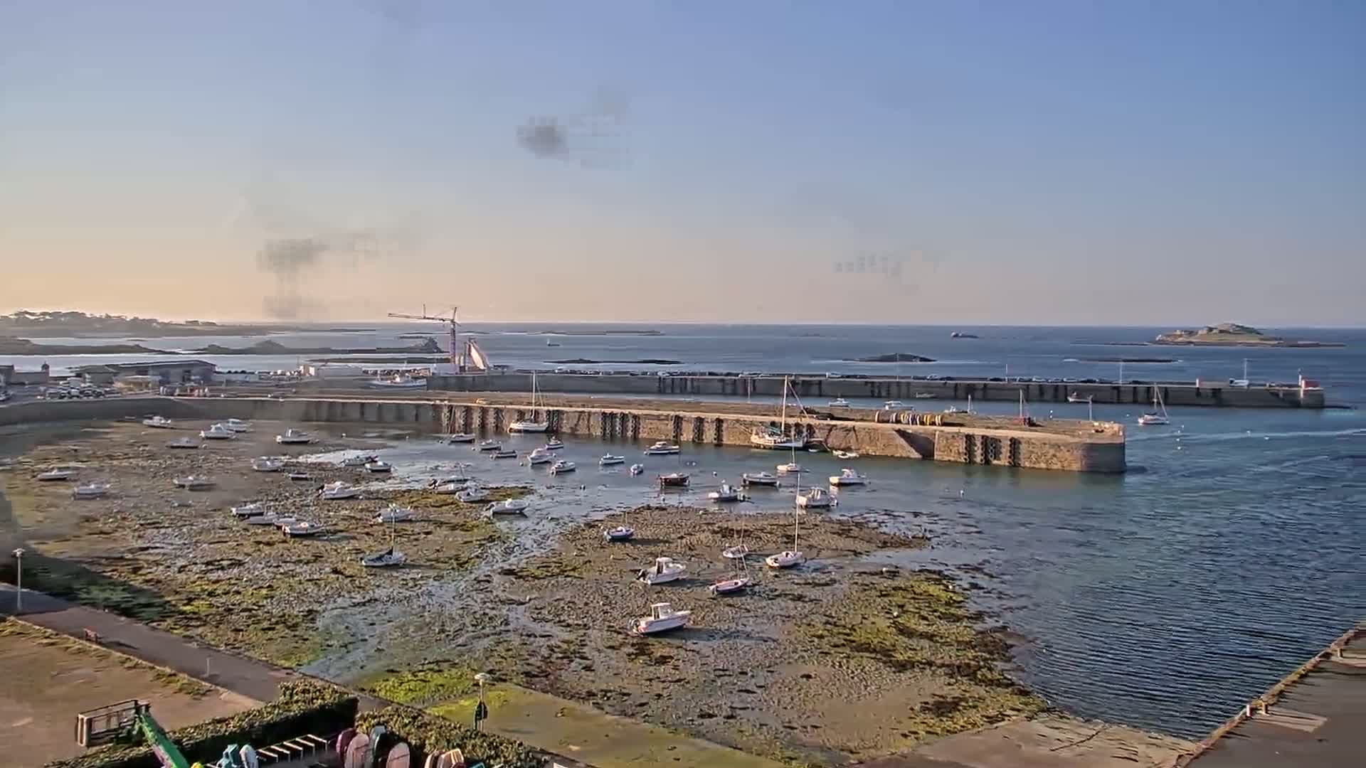 Roscoff City Port & Beach Live Cam - Morlaix, Finistère, Bretagne, France