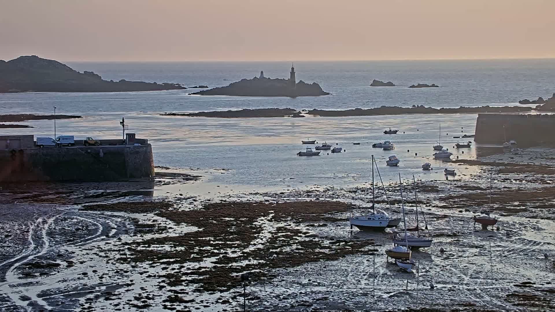 Roscoff City Port & Beach Live Cam - Morlaix, Finistère, Bretagne, France