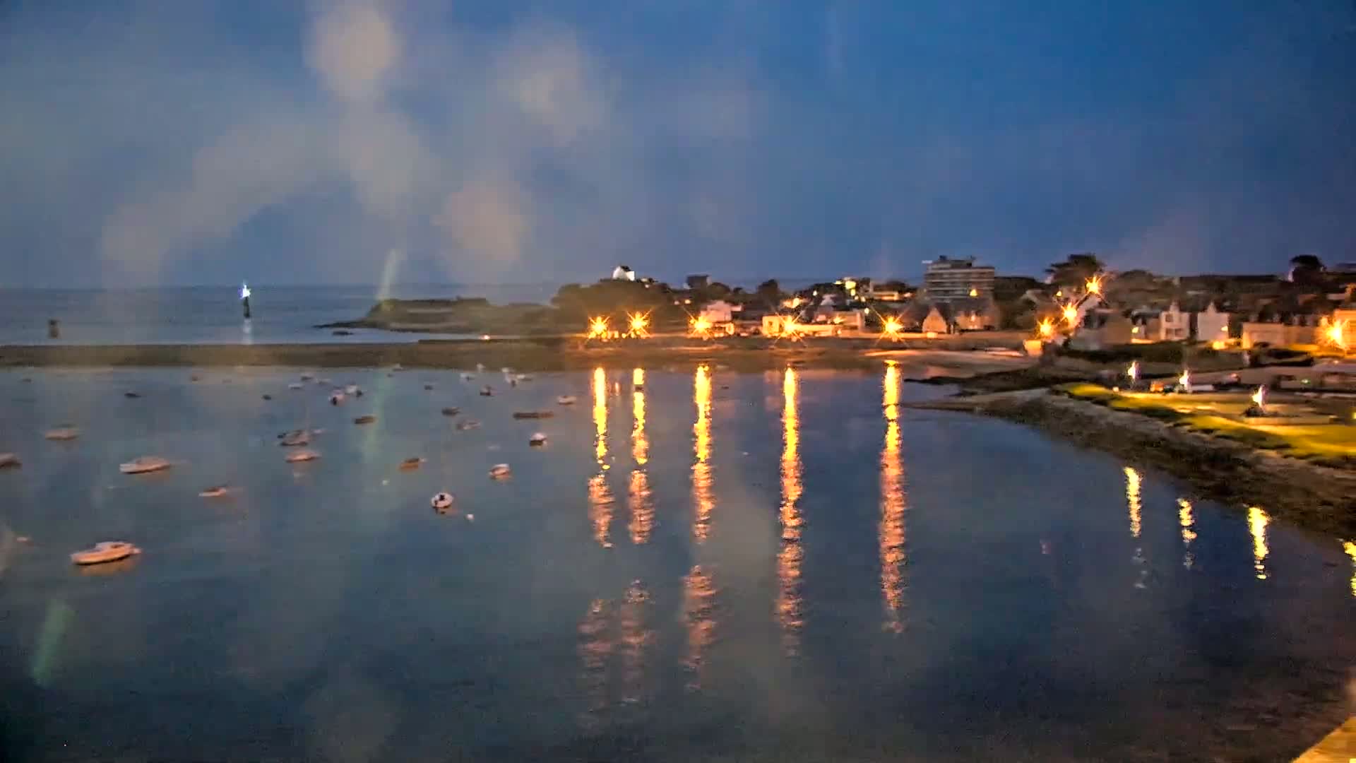 Roscoff City Port & Beach Live Cam - Morlaix, Finistère, Bretagne, France