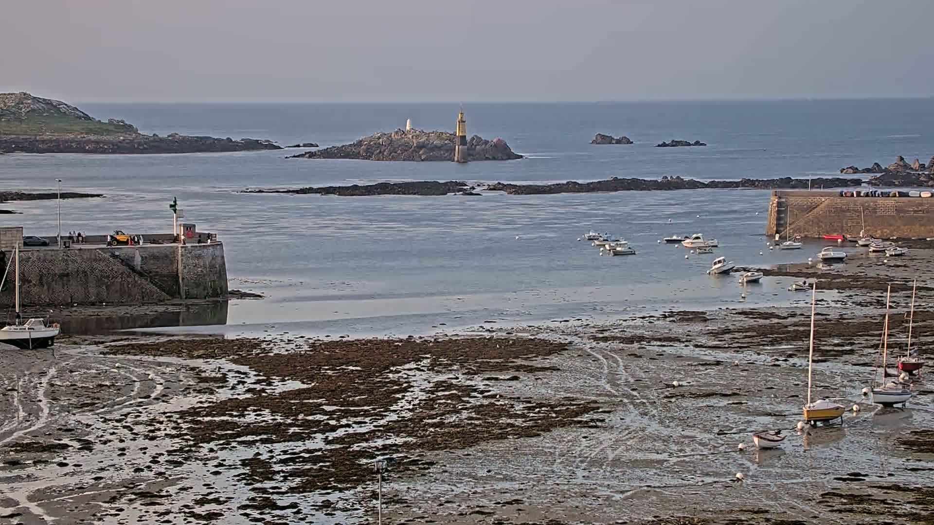 Roscoff City Port & Beach Live Cam - Morlaix, Finistère, Bretagne, France