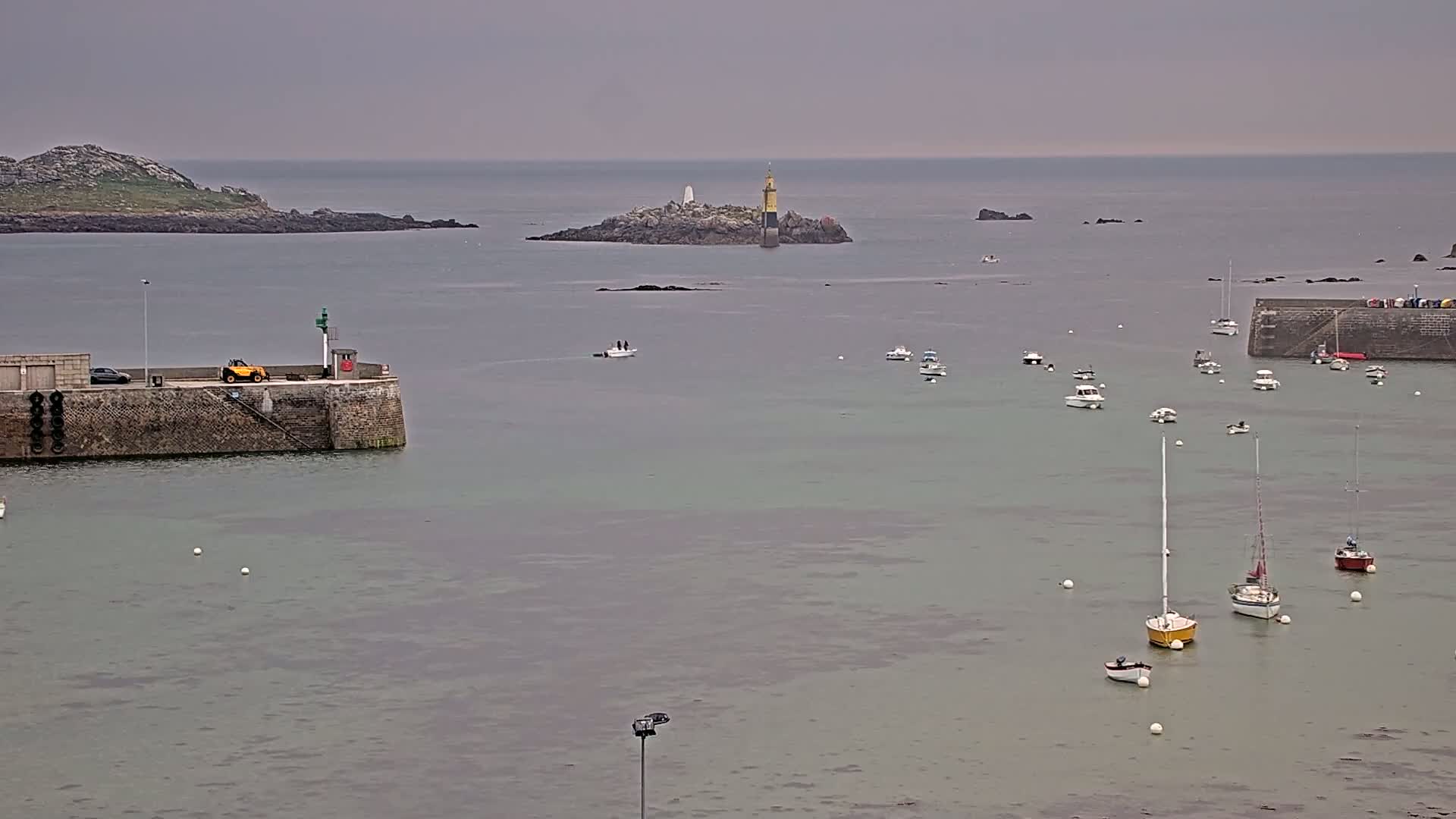 Roscoff City Port & Beach Live Cam - Morlaix, Finistère, Bretagne, France