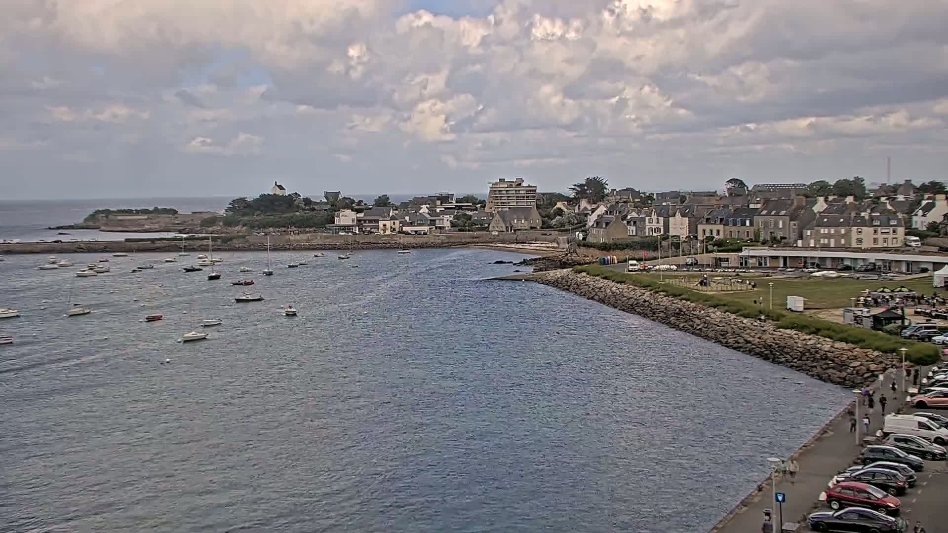 Roscoff City Port & Beach Live Cam - Morlaix, Finistère, Bretagne, France