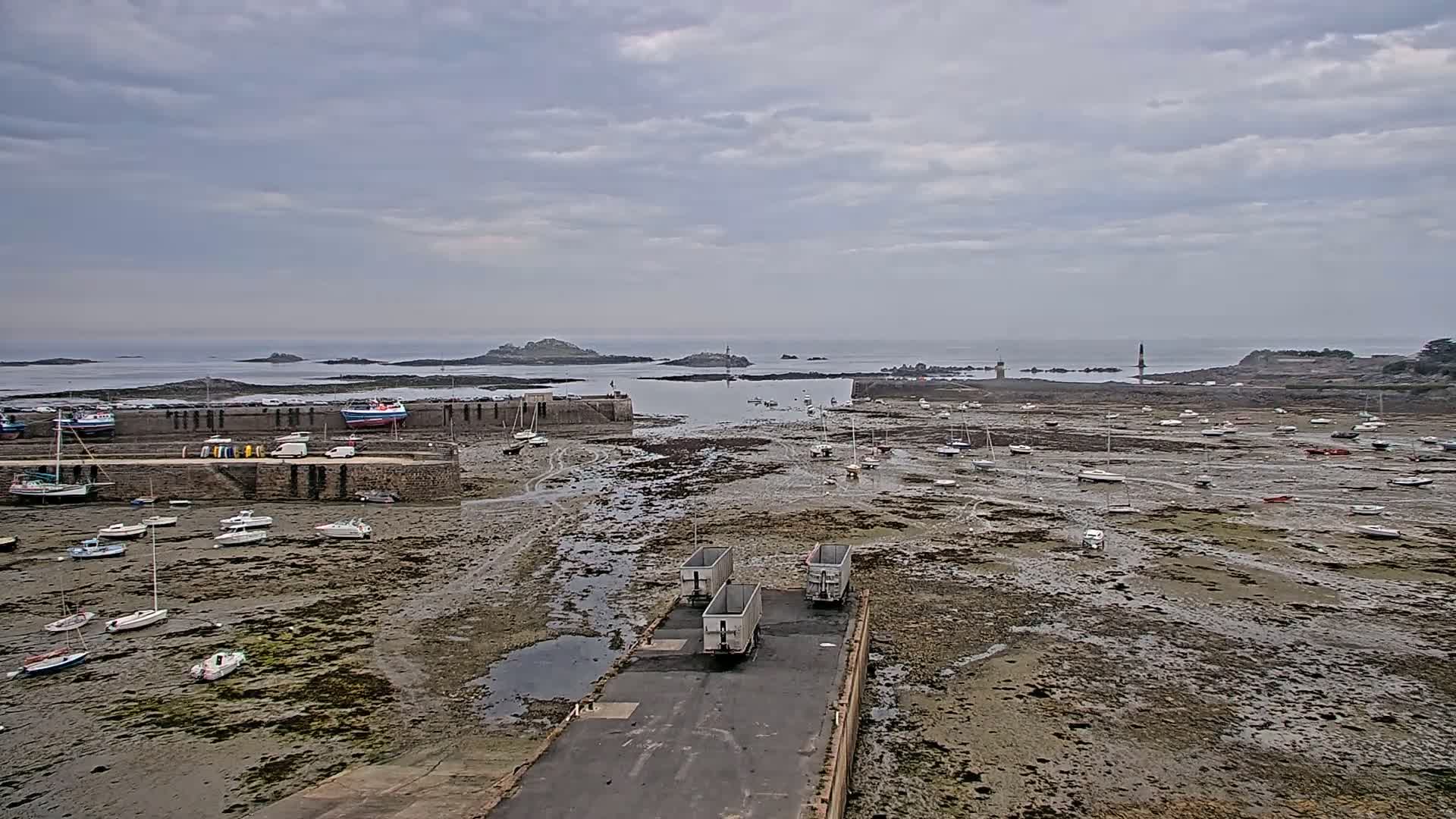 Roscoff City Port & Beach Live Cam - Morlaix, Finistère, Bretagne, France