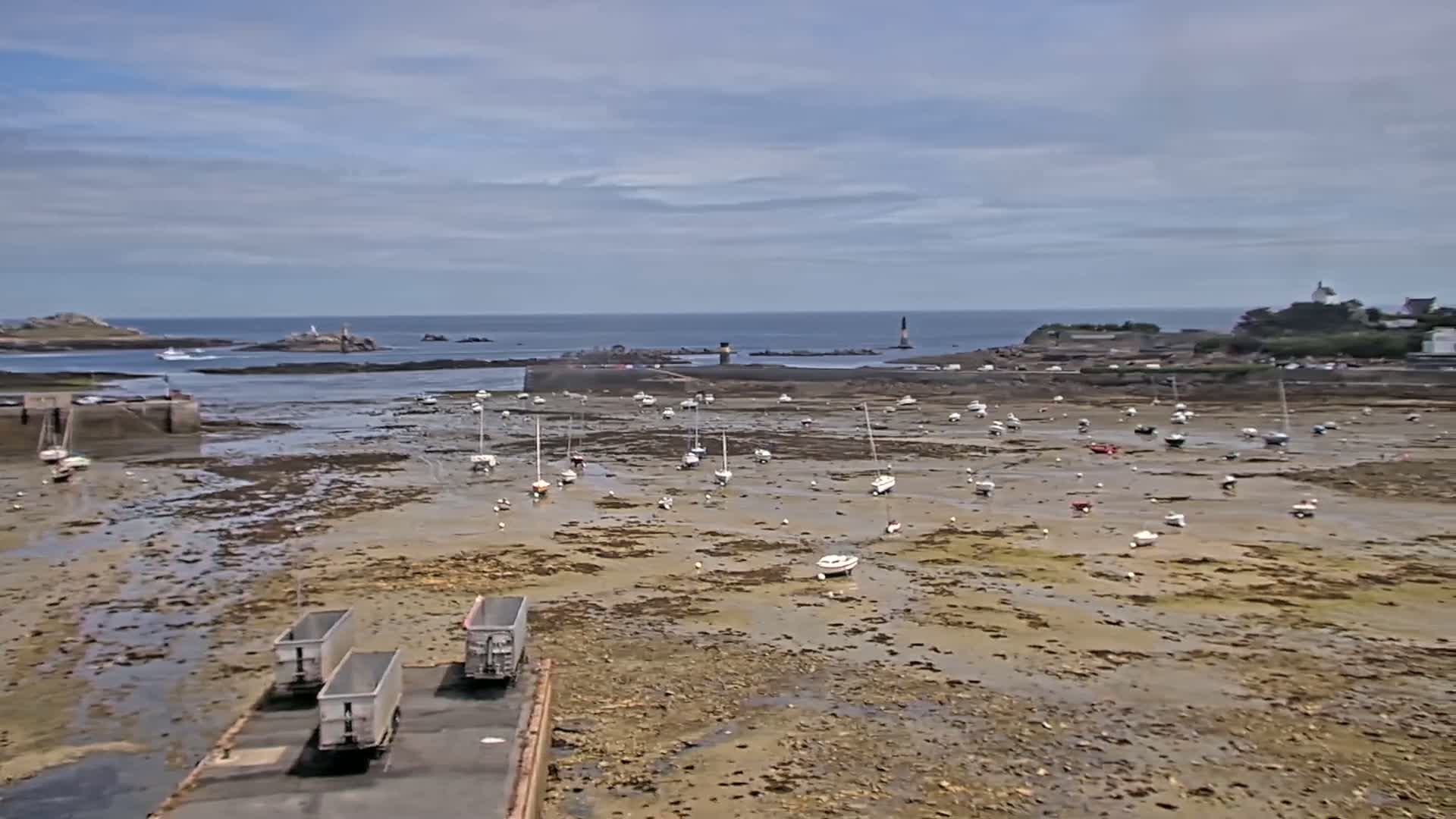 Roscoff City Port & Beach Live Cam - Morlaix, Finistère, Bretagne, France