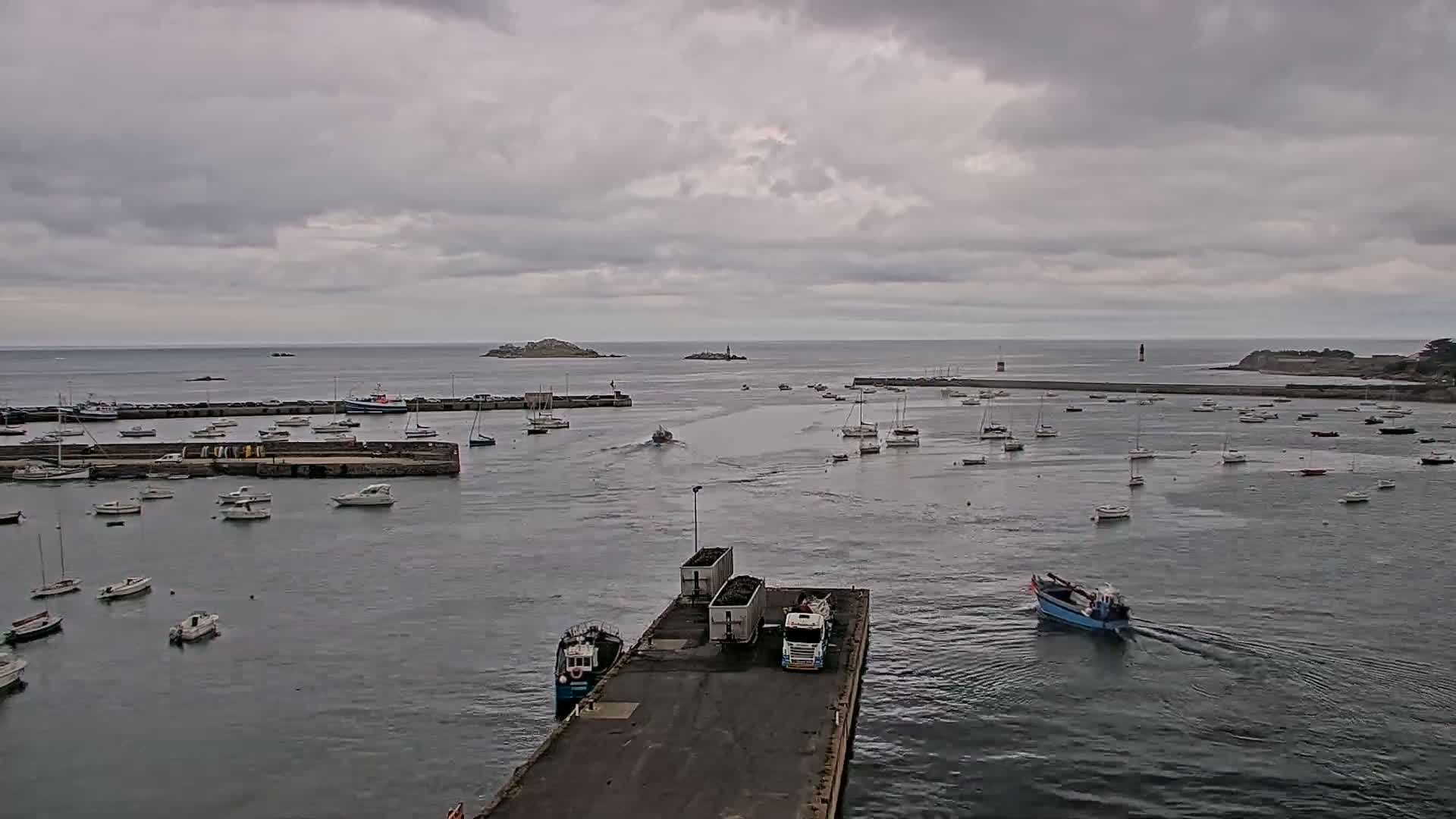 Roscoff City Port & Beach Live Cam - Morlaix, Finistère, Bretagne, France