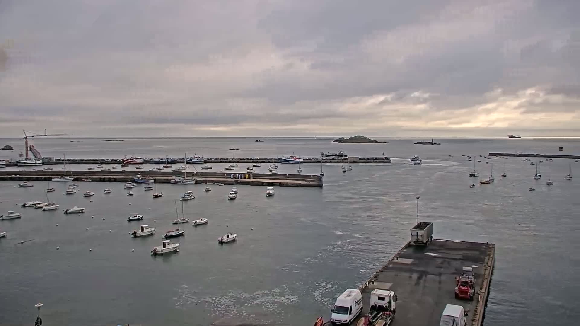 Roscoff City Port & Beach Live Cam - Morlaix, Finistère, Bretagne, France