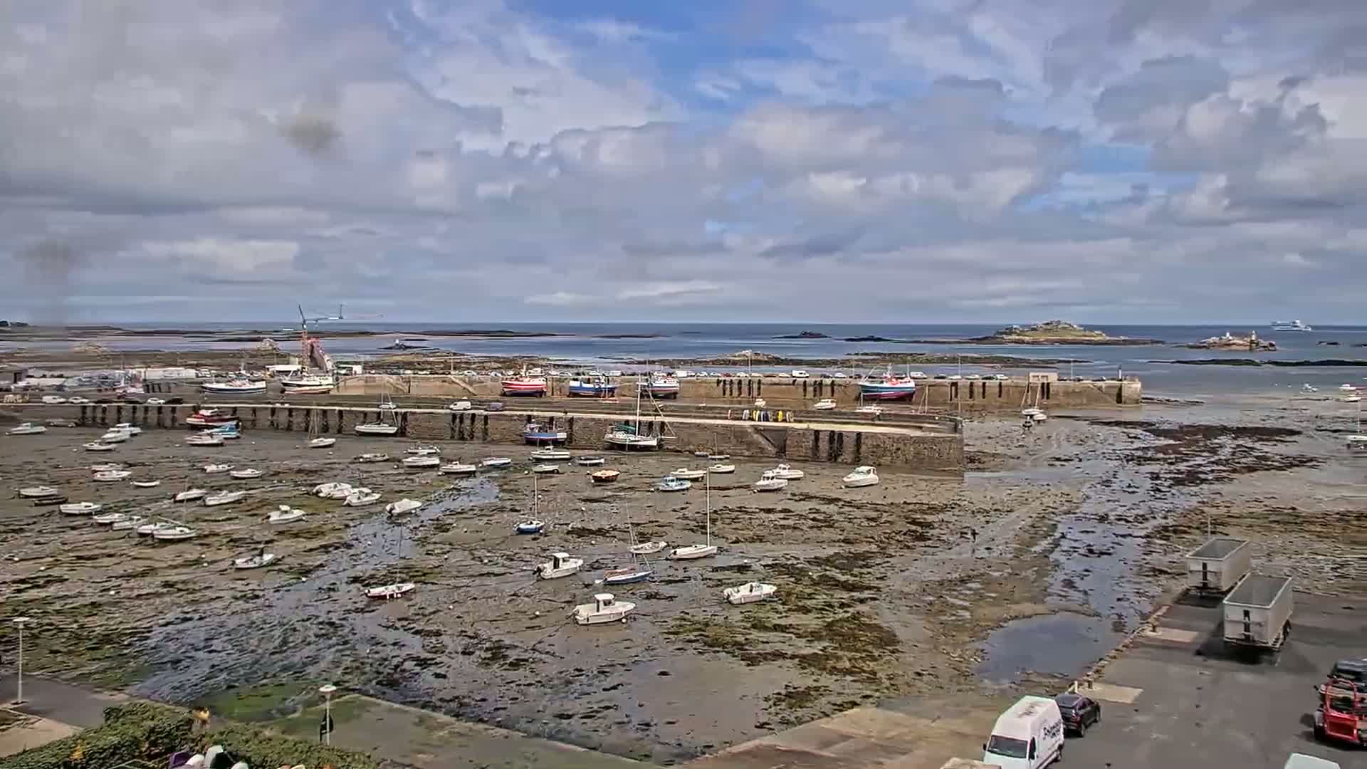 Roscoff City Port & Beach Live Cam - Morlaix, Finistère, Bretagne, France