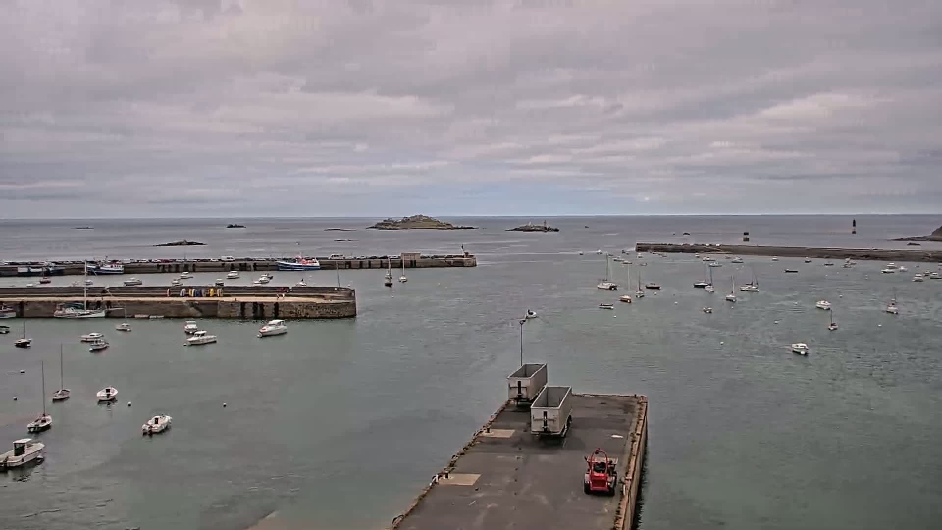 Roscoff City Port & Beach Live Cam - Morlaix, Finistère, Bretagne, France
