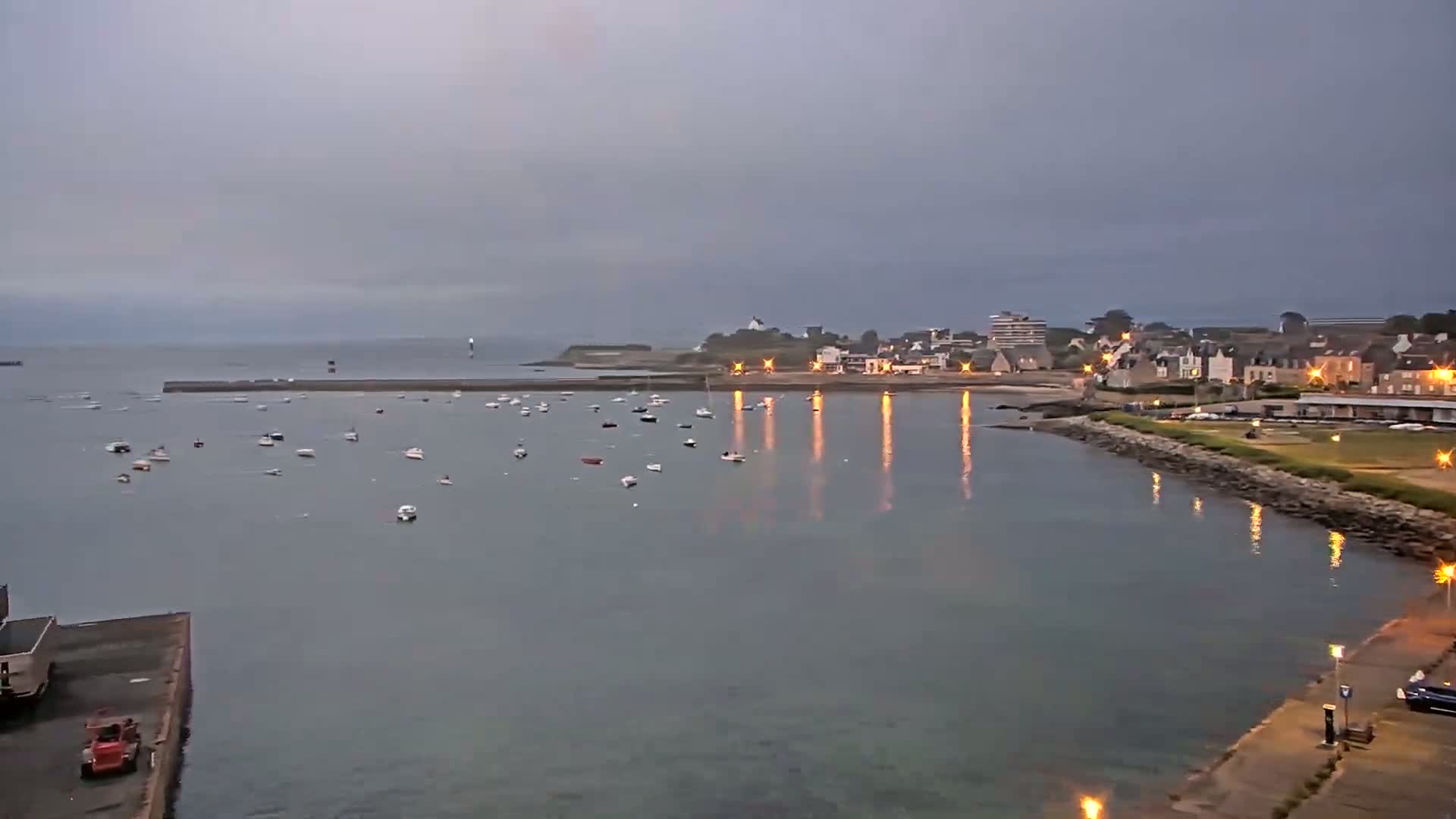 Roscoff City Port & Beach Live Cam - Morlaix, Finistère, Bretagne, France