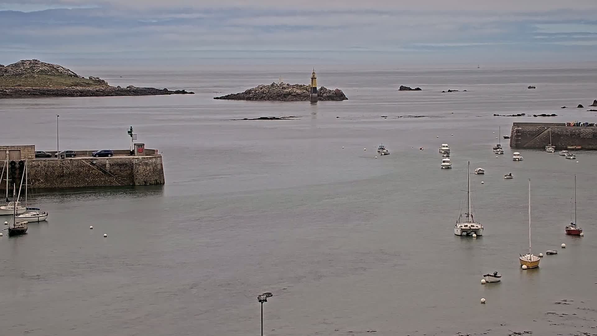 Roscoff City Port & Beach Live Cam - Morlaix, Finistère, Bretagne, France