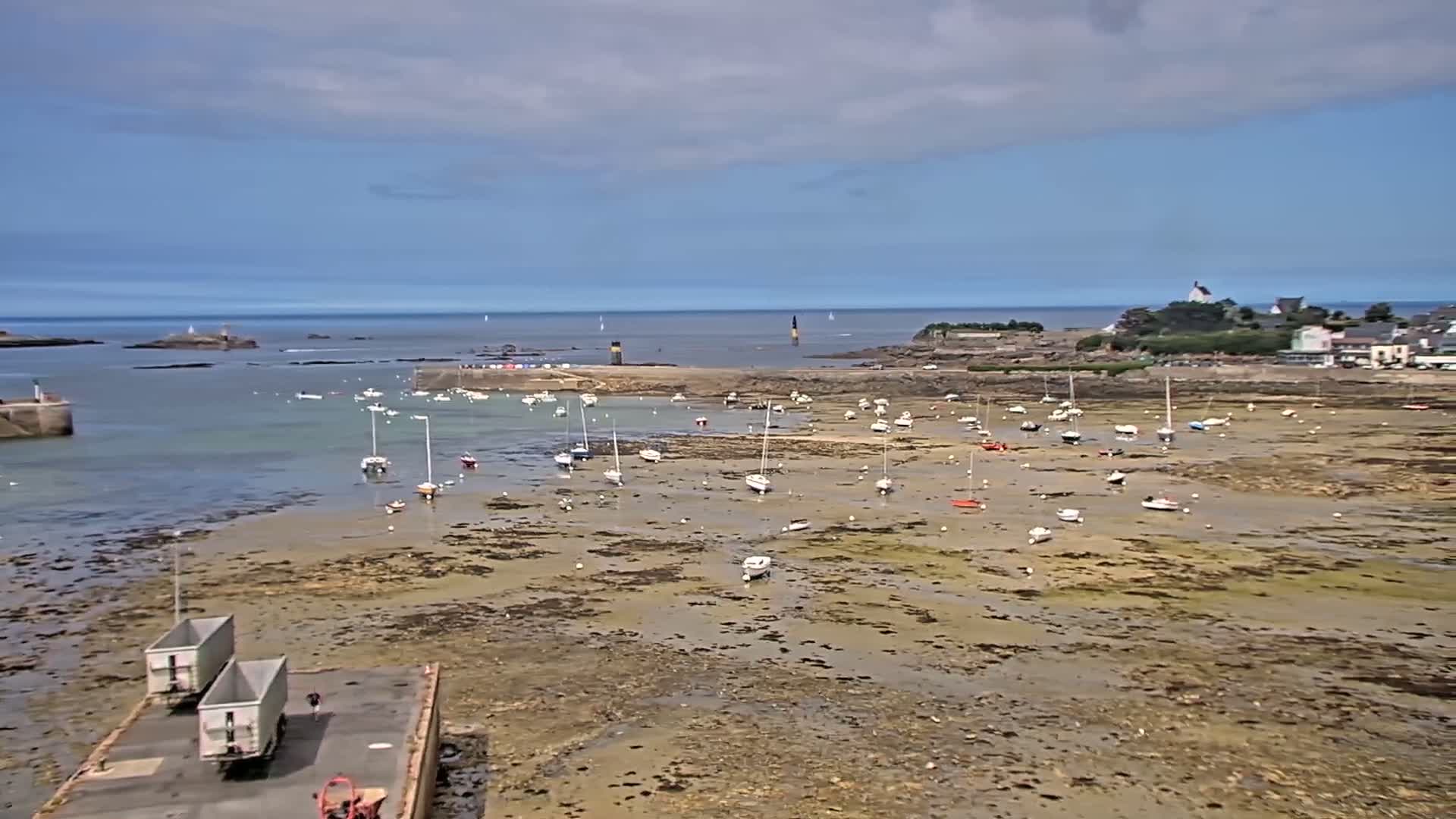 Roscoff City Port & Beach Live Cam - Morlaix, Finistère, Bretagne, France