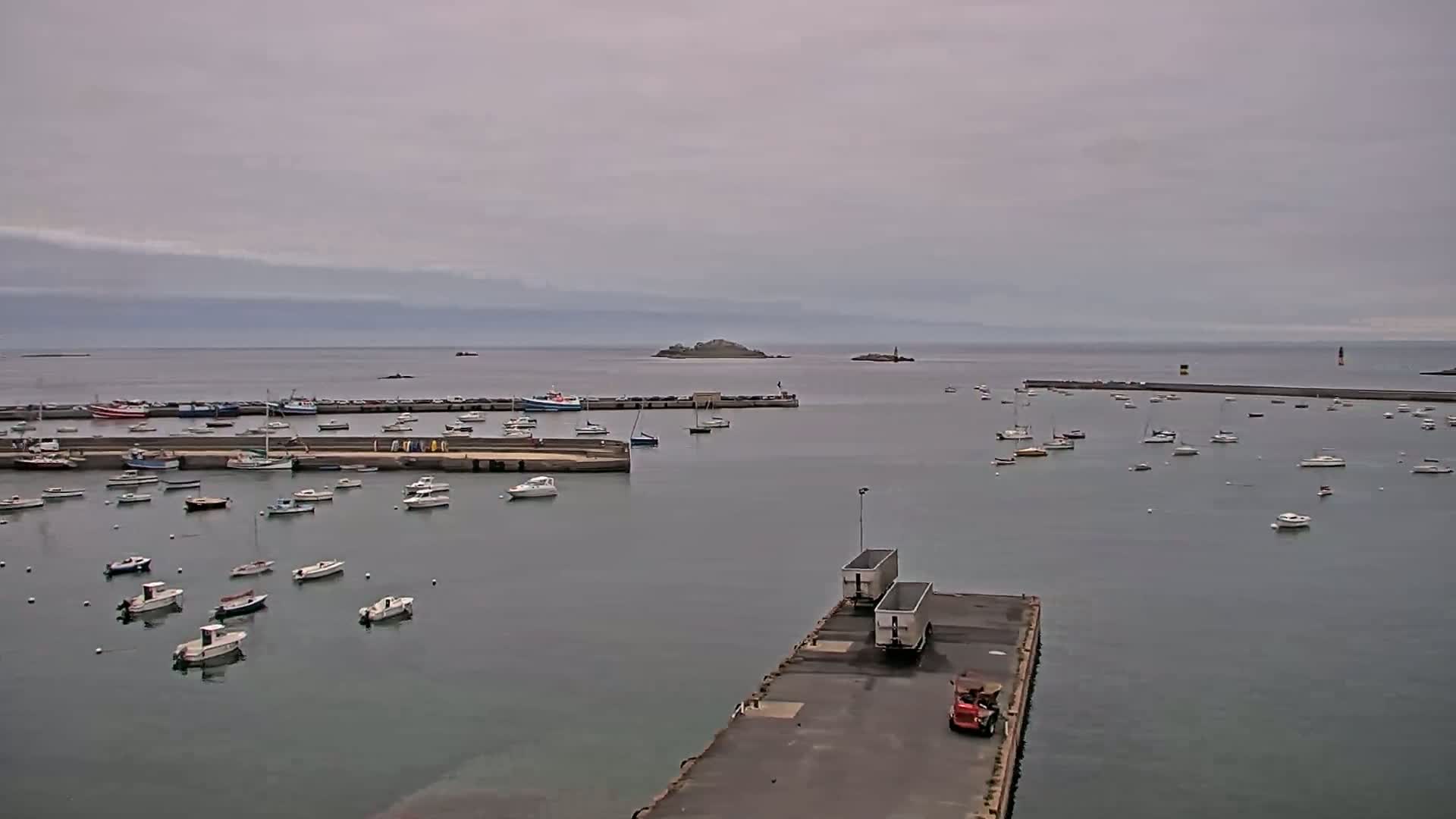 Roscoff City Port & Beach Live Cam - Morlaix, Finistère, Bretagne, France
