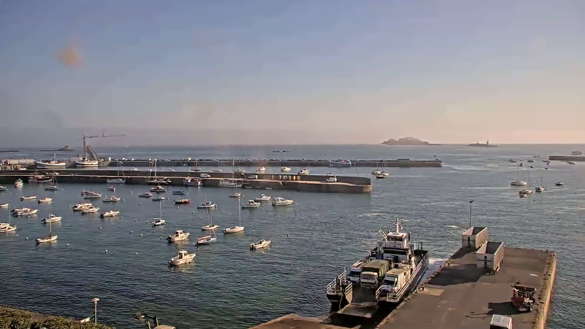 Roscoff City Port & Beach Live Cam - Morlaix, Finistère, Bretagne, France