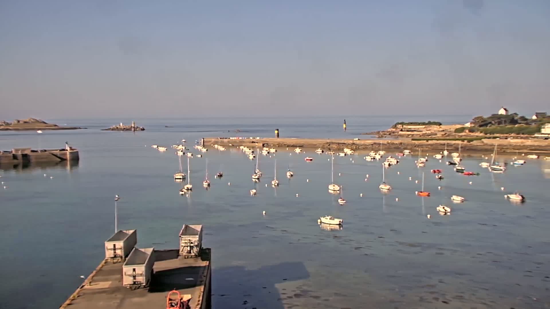 Roscoff City Port & Beach Live Cam - Morlaix, Finistère, Bretagne, France