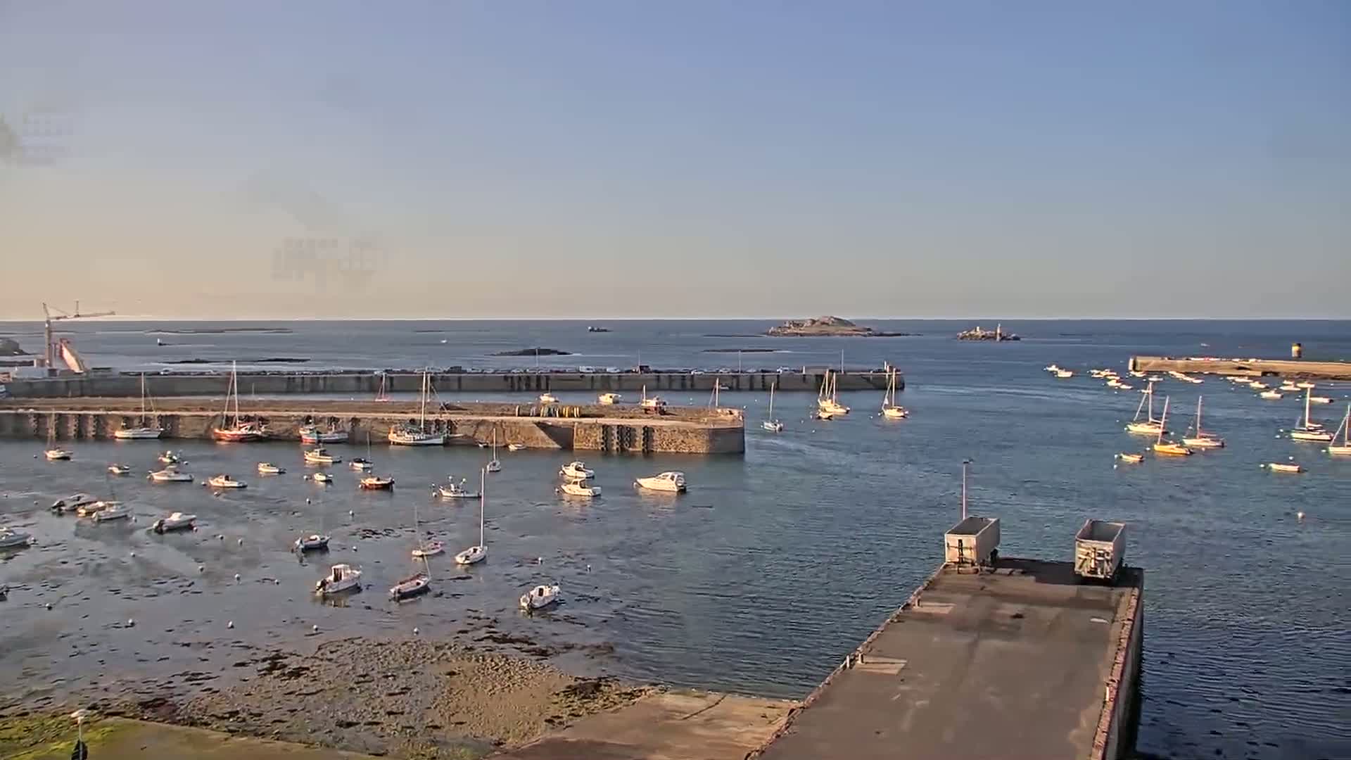 Roscoff City Port & Beach Live Cam - Morlaix, Finistère, Bretagne, France