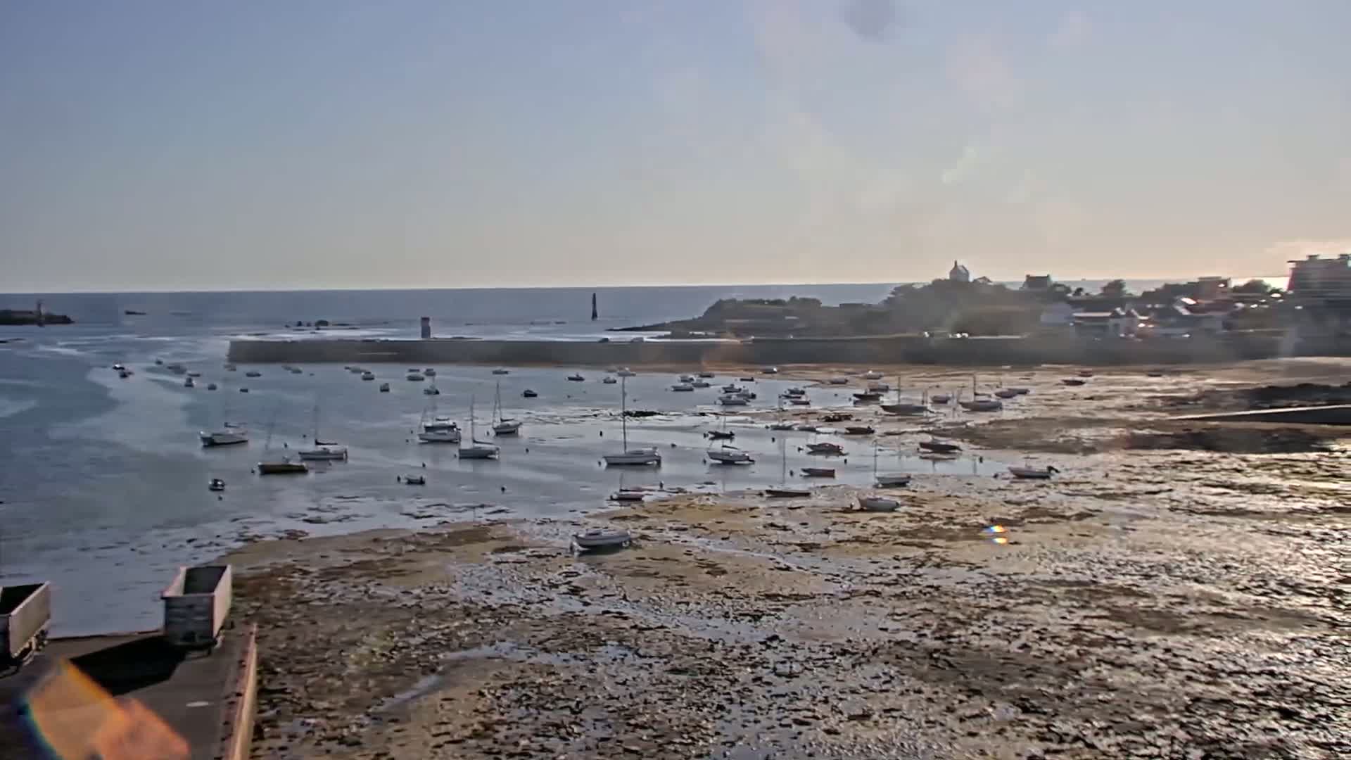 Roscoff City Port & Beach Live Cam - Morlaix, Finistère, Bretagne, France