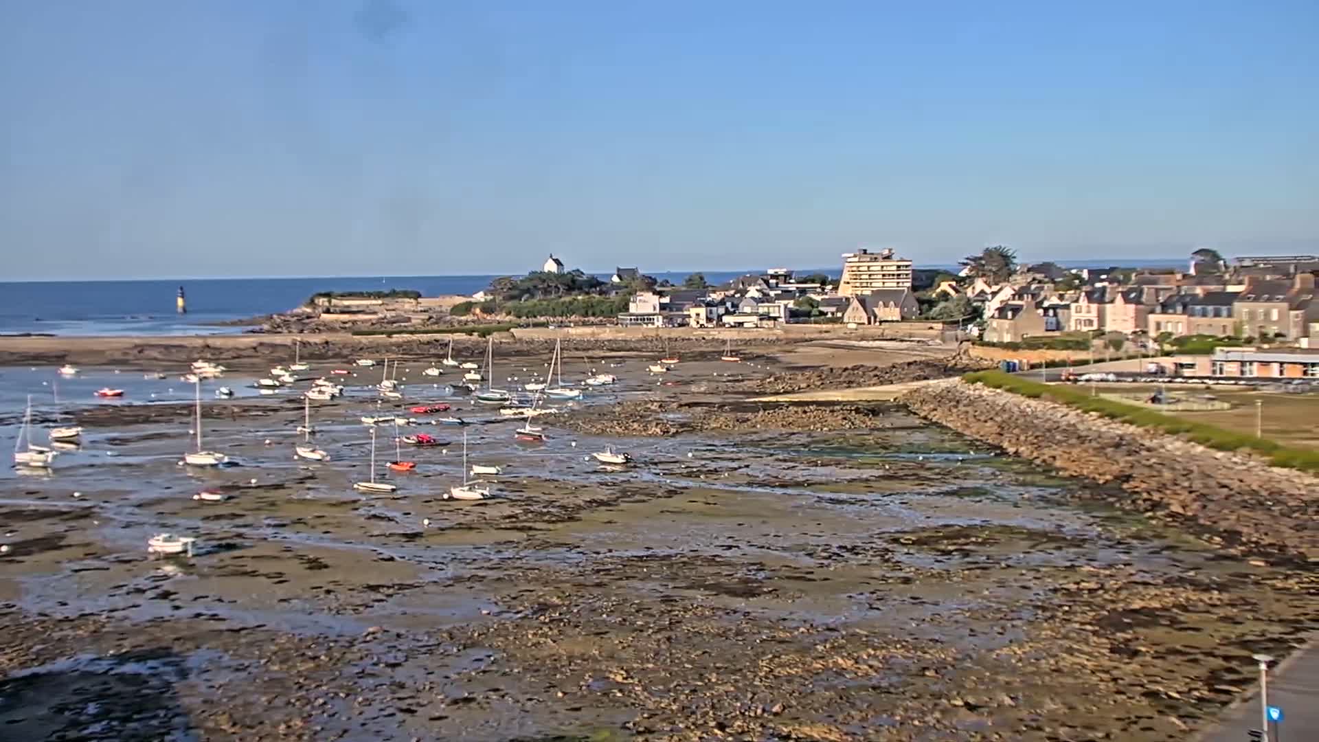 Roscoff City Port & Beach Live Cam - Morlaix, Finistère, Bretagne, France