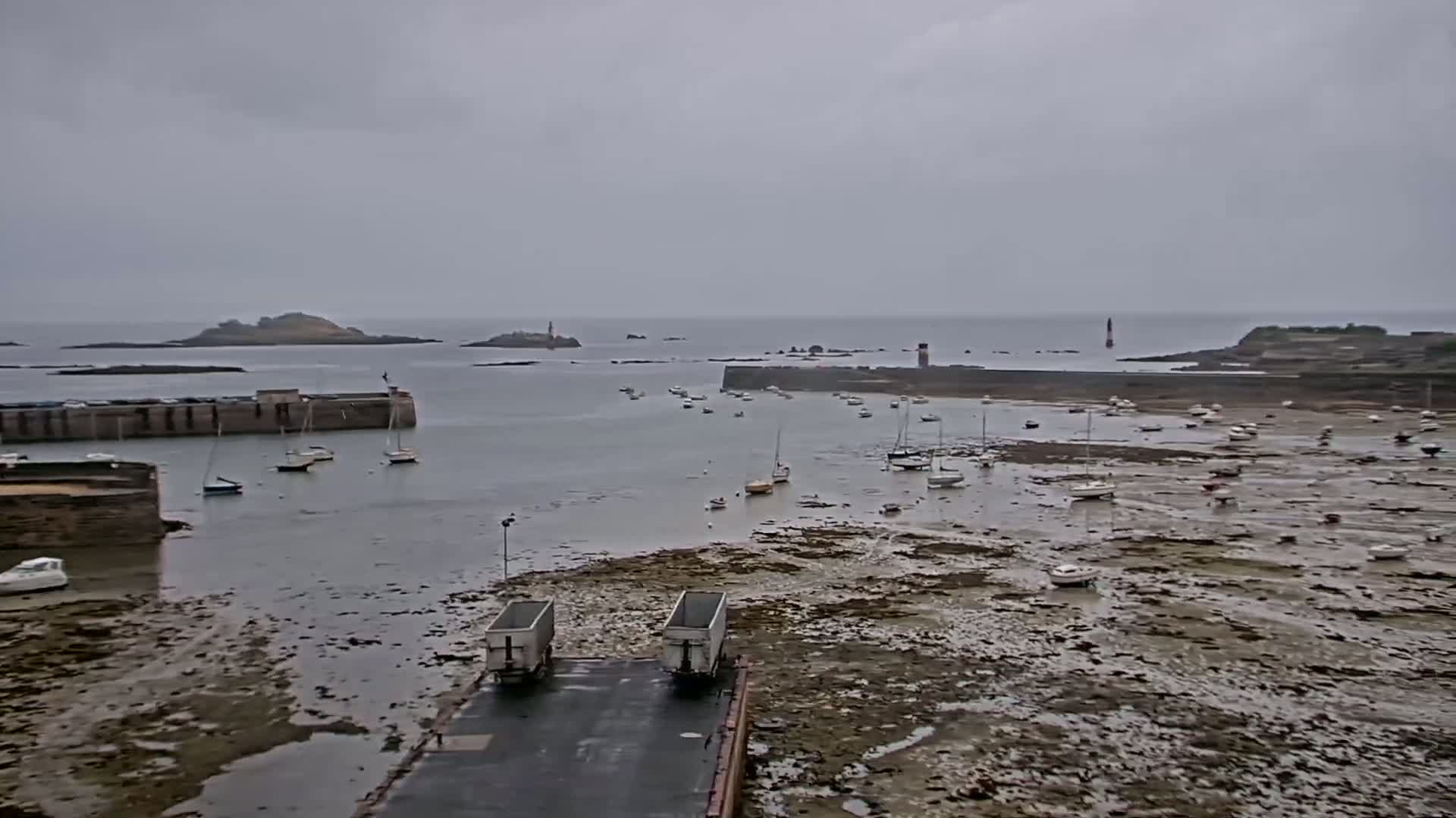 Roscoff City Port & Beach Live Cam - Morlaix, Finistère, Bretagne, France