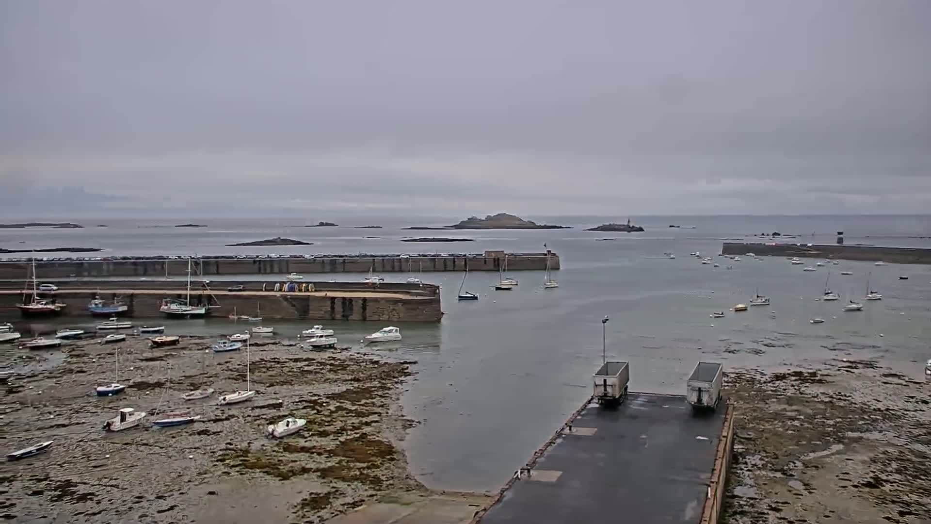 Roscoff City Port & Beach Live Cam - Morlaix, Finistère, Bretagne, France