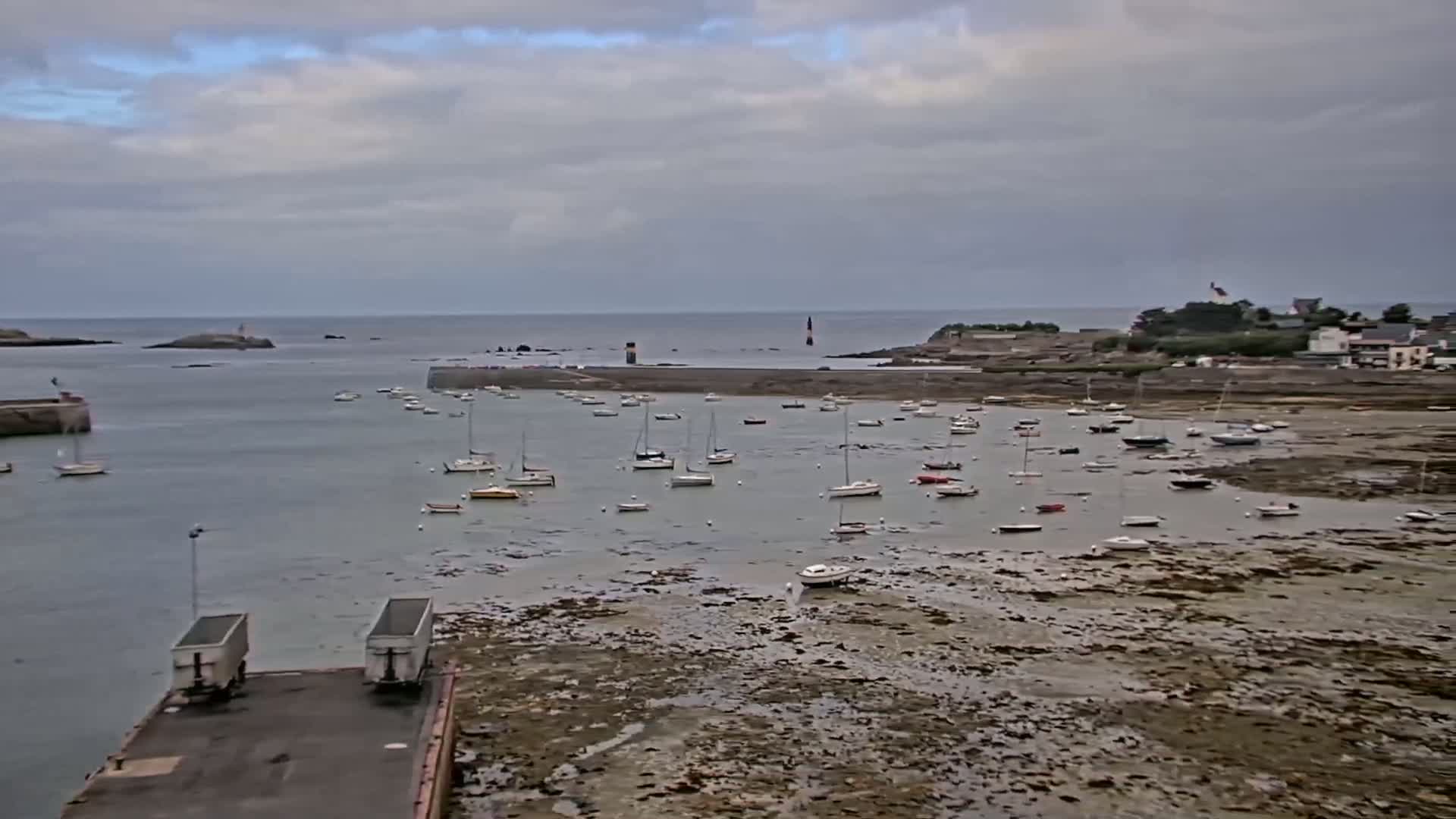 Roscoff City Port & Beach Live Cam - Morlaix, Finistère, Bretagne, France