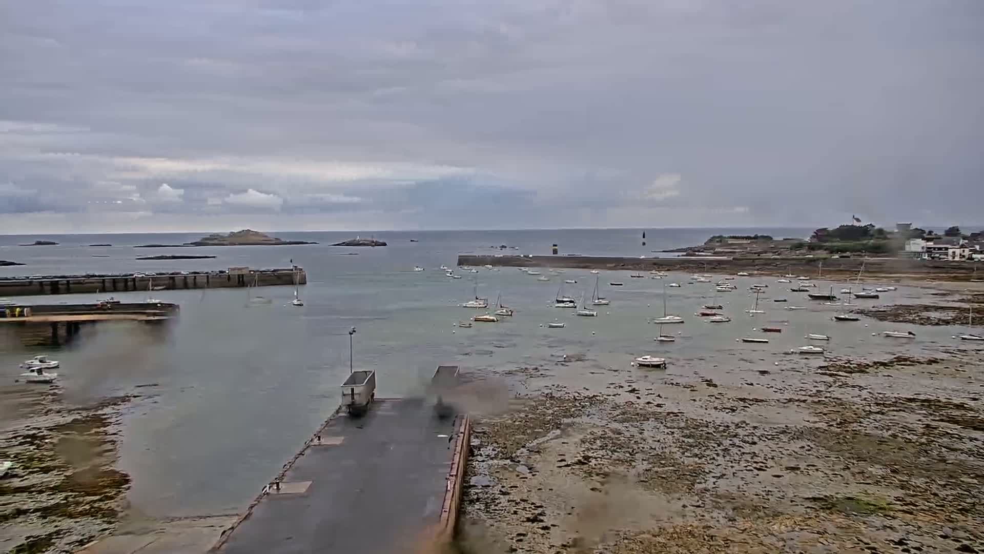 Roscoff City Port & Beach Live Cam - Morlaix, Finistère, Bretagne, France