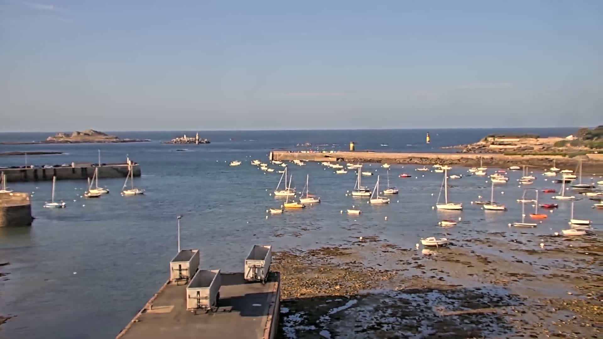Roscoff City Port & Beach Live Cam - Morlaix, Finistère, Bretagne, France