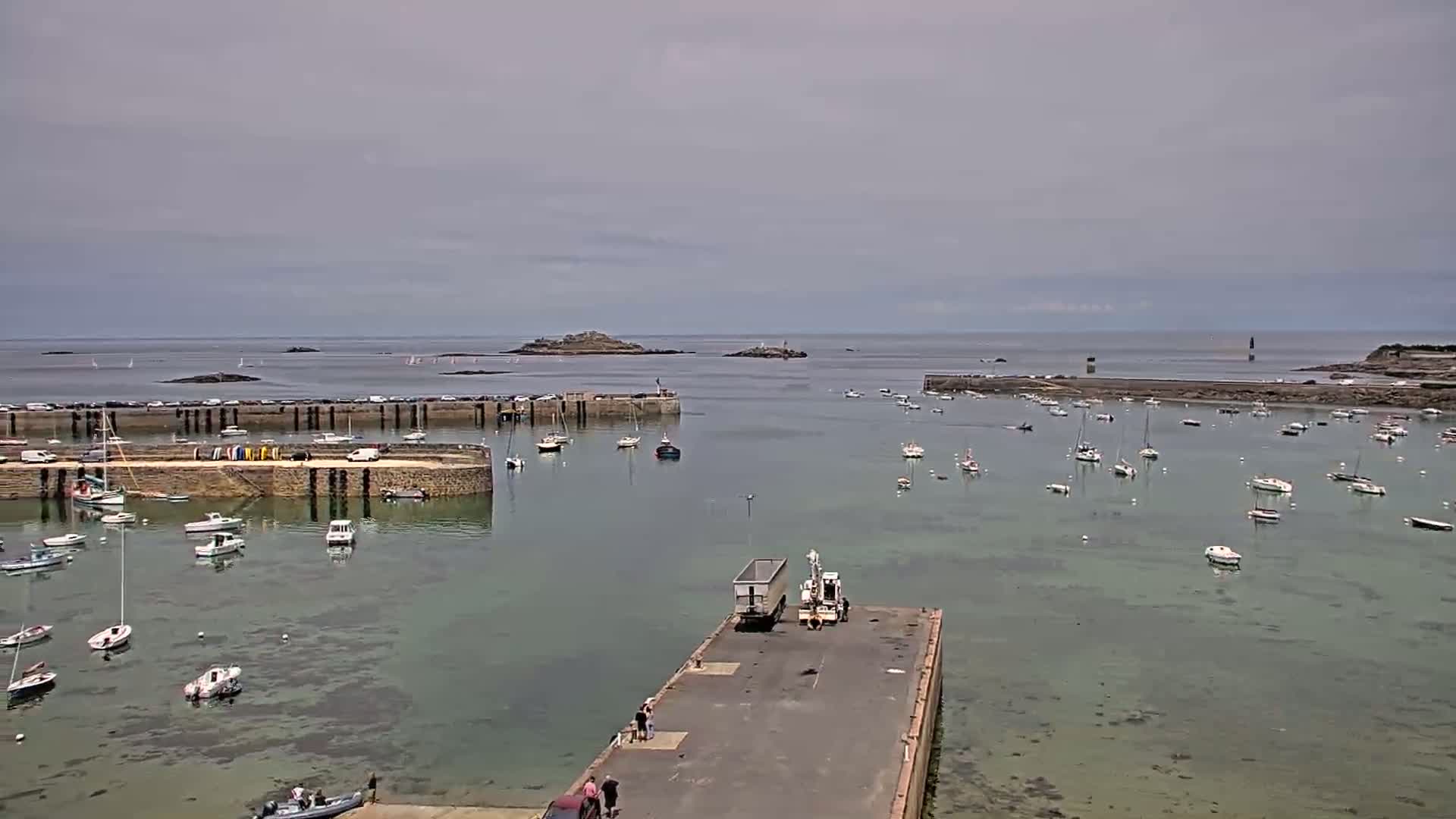 Roscoff City Port & Beach Live Cam - Morlaix, Finistère, Bretagne, France