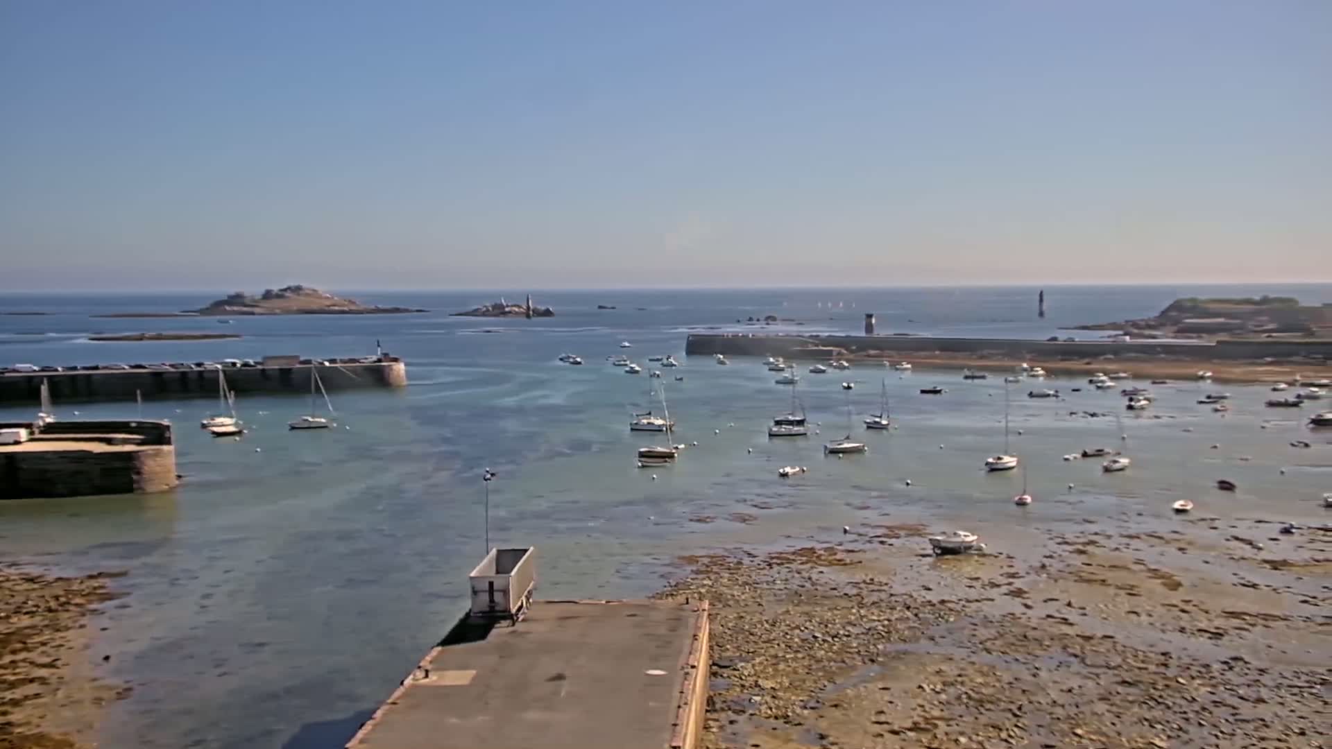 Roscoff City Port & Beach Live Cam - Morlaix, Finistère, Bretagne, France
