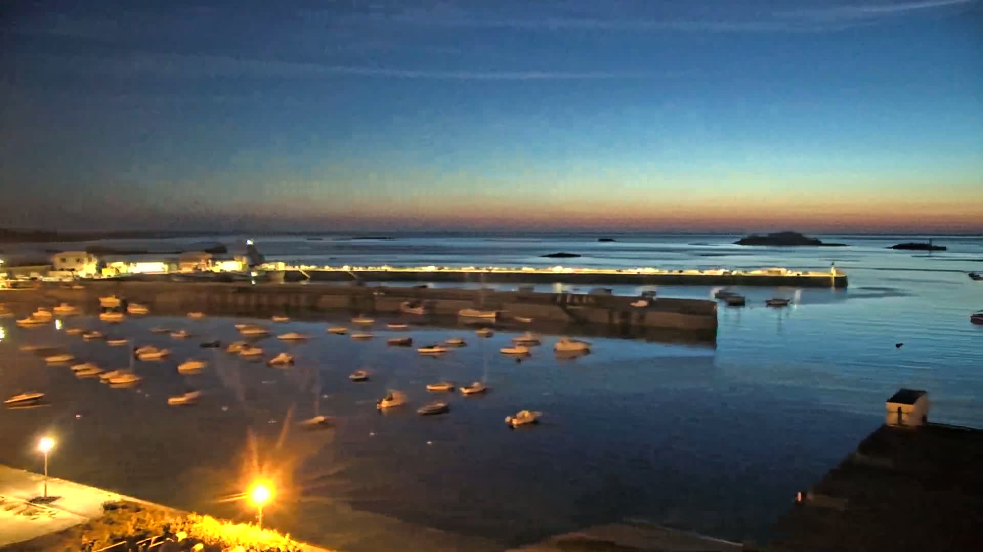 Roscoff City Port & Beach Live Cam - Morlaix, Finistère, Bretagne, France